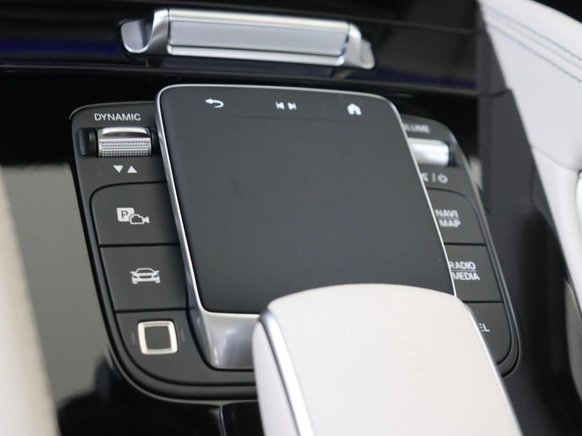 Mercedes-Benz-GLE-image-21