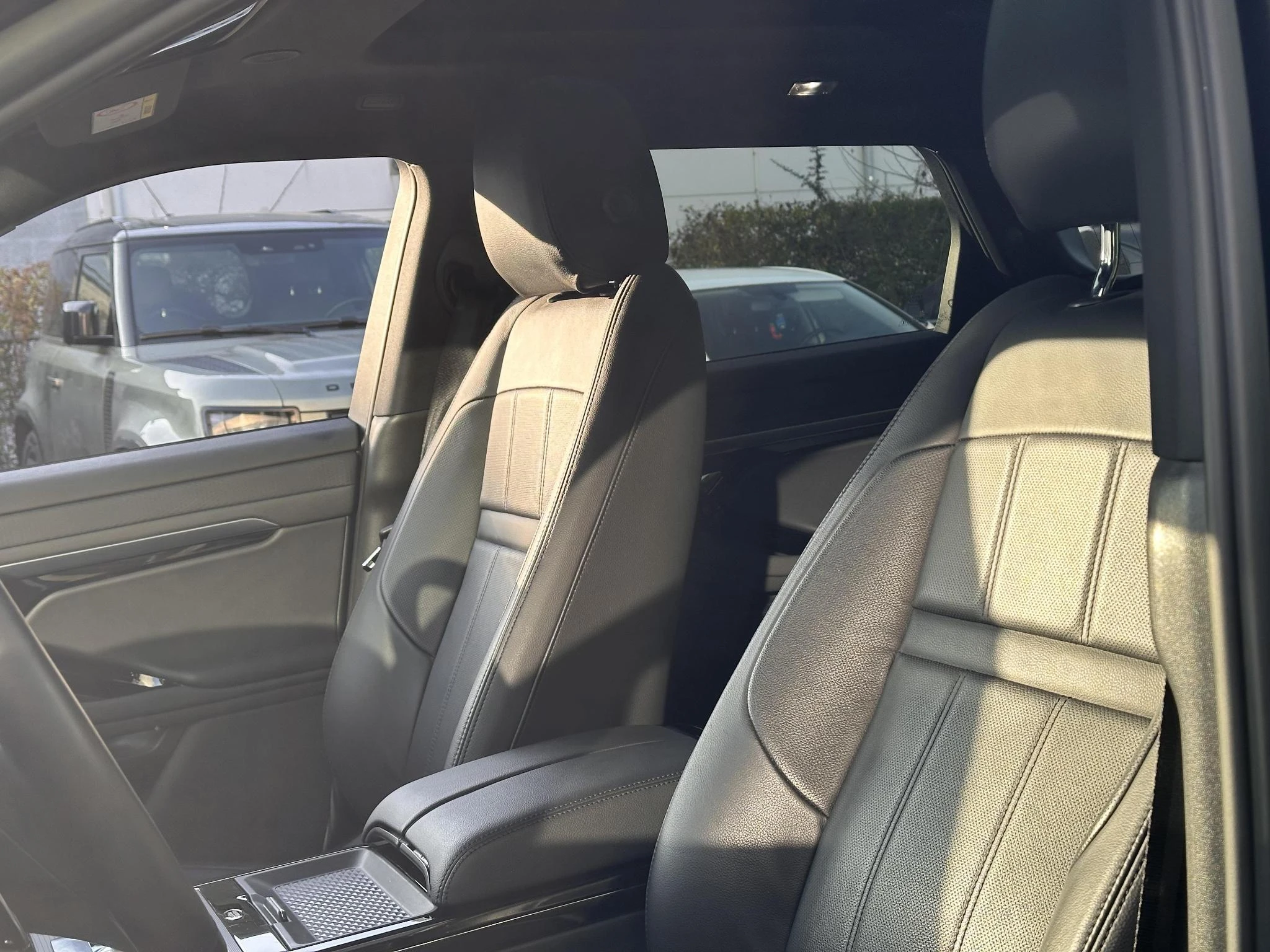 Land Rover-Range Rover Evoque-image-11