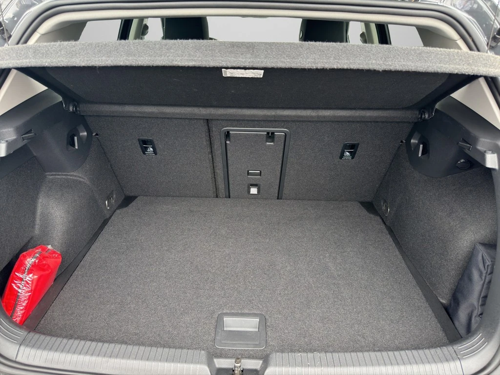 Volkswagen-Golf-image-14