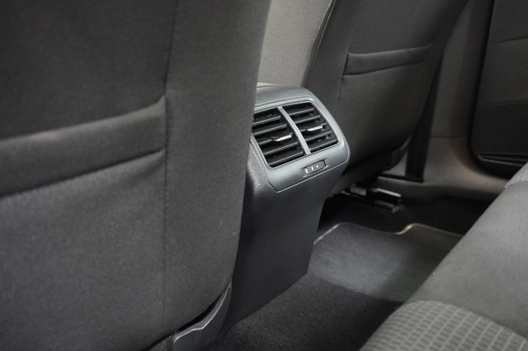Volkswagen-Golf-image-11