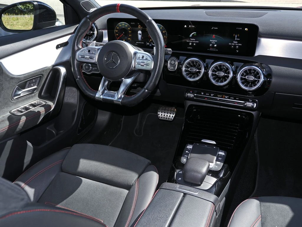 Mercedes-AMG-A-Klasse 45-image-9