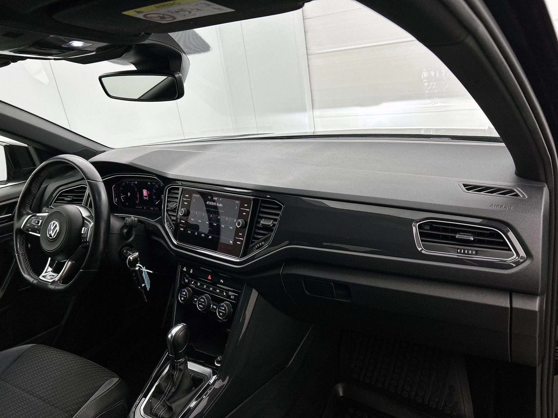 Volkswagen-T-Roc-image-18