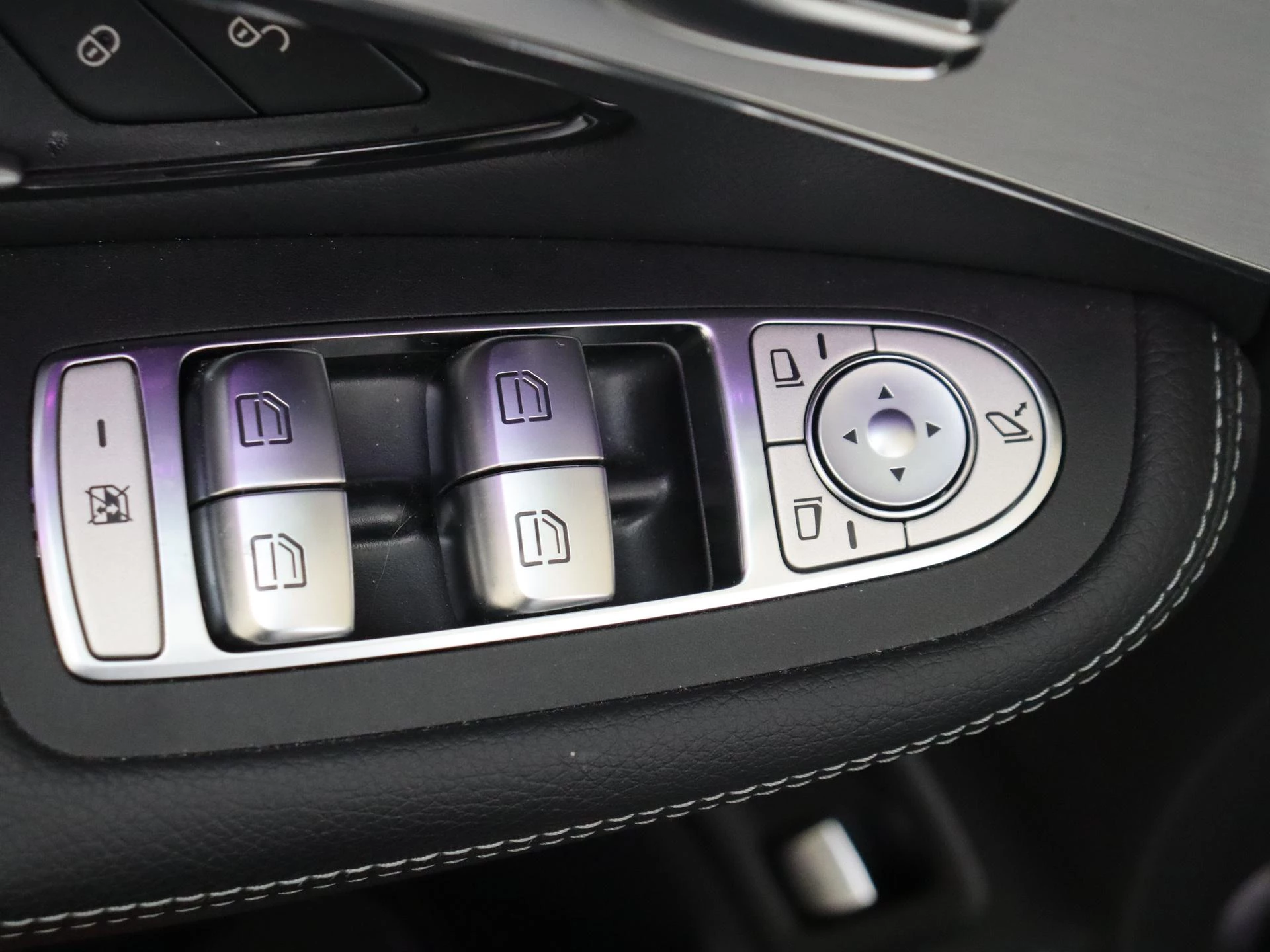 Mercedes-Benz-GLC-image-26