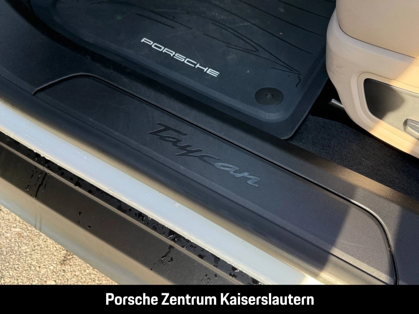 Porsche Taycan Surround-View Luftfederung Panoramadach -