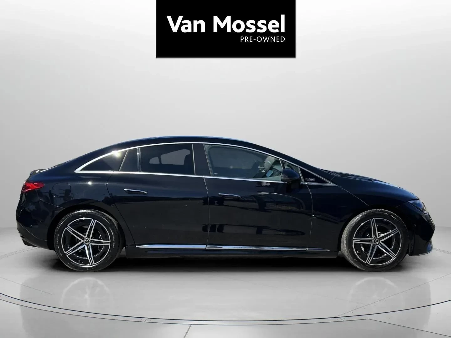 Mercedes-Benz-EQE-image-3