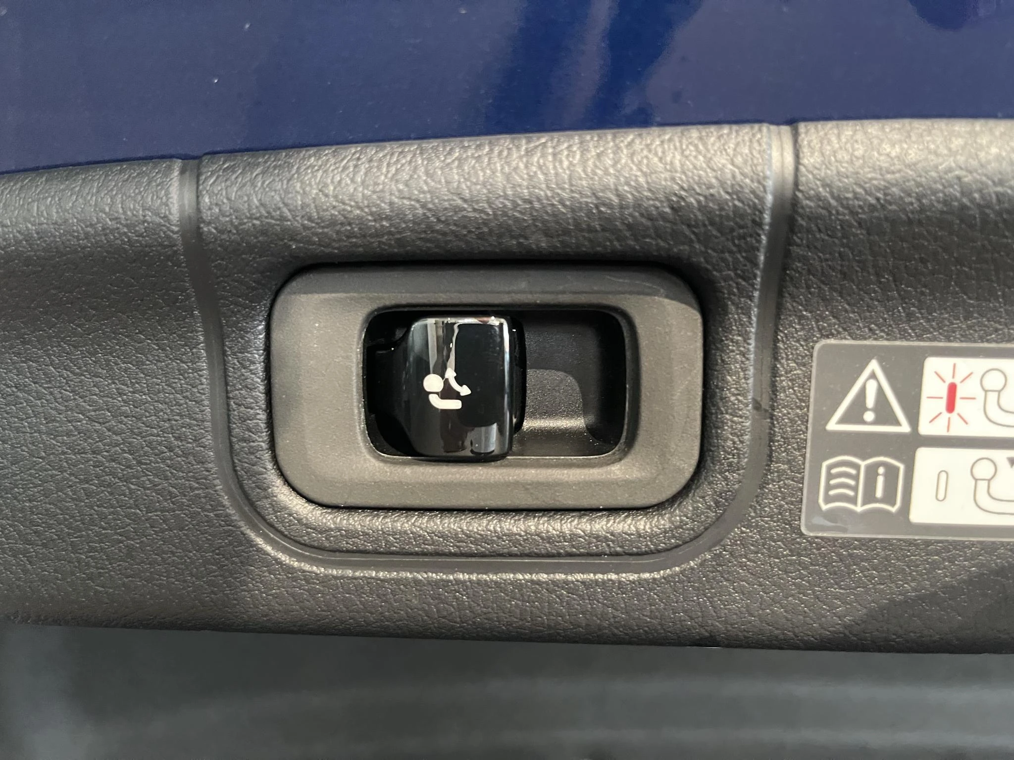 Mercedes-Benz-C-Klasse-image-8