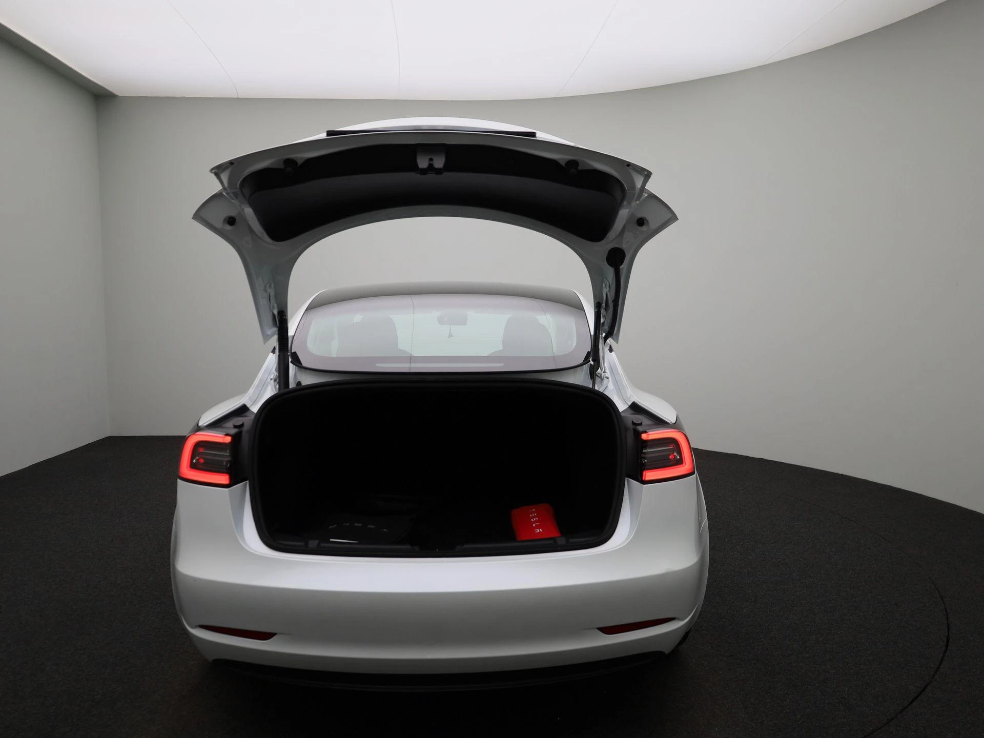Tesla-Model 3-image-12