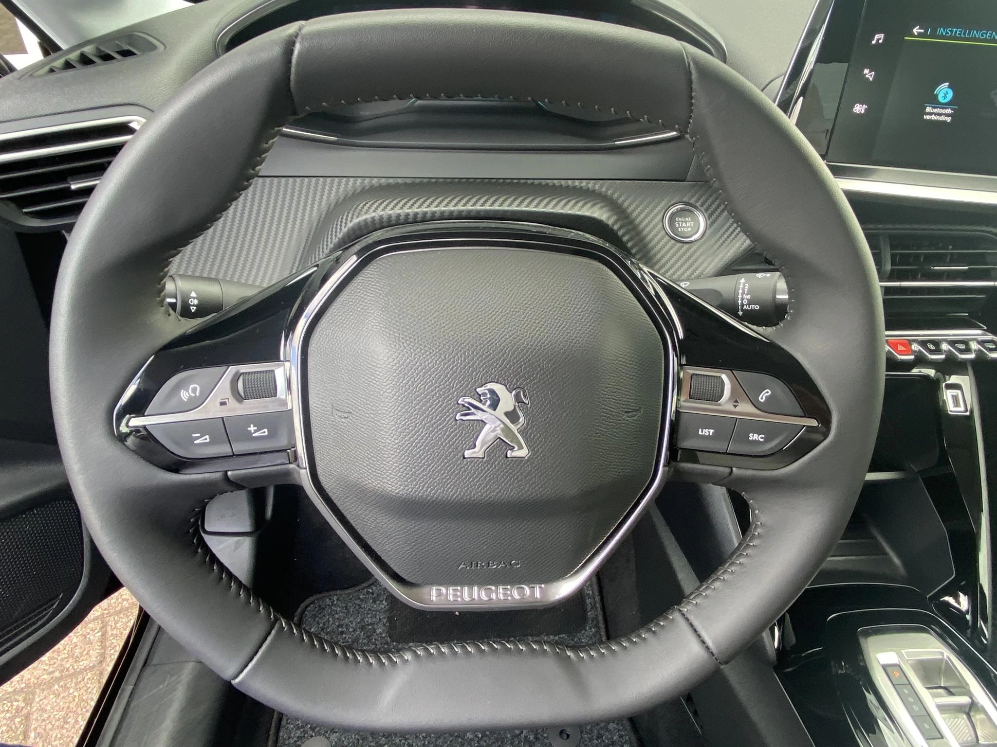 Peugeot-e-208-image-42