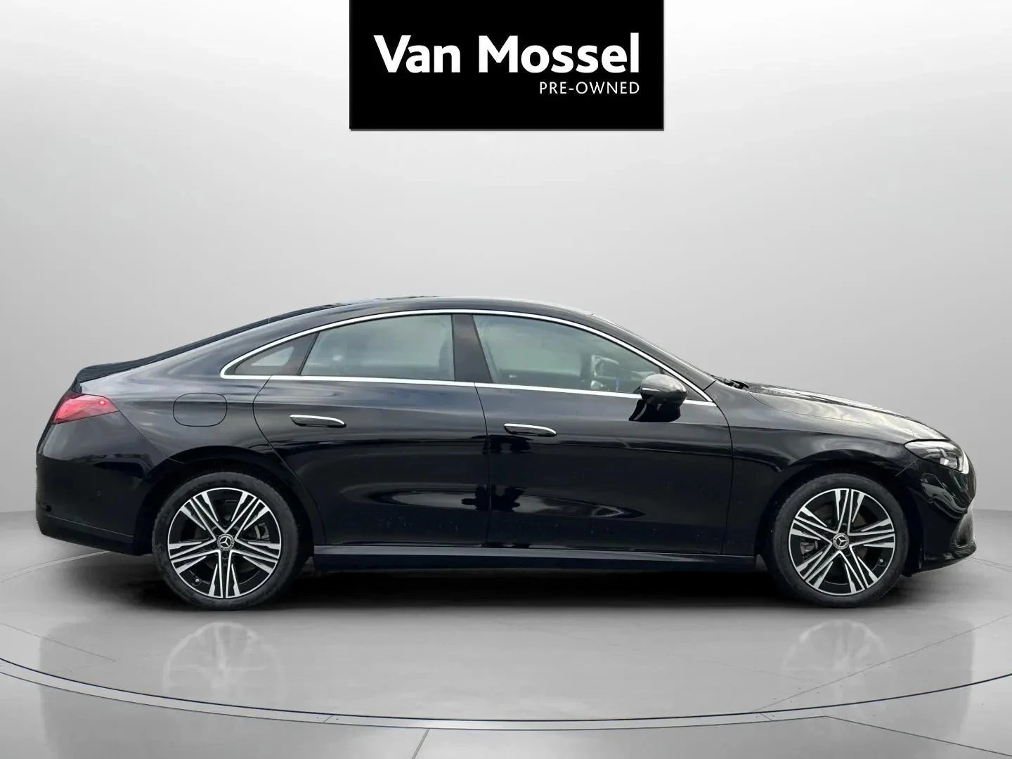 Mercedes-Benz-CLA-image-3