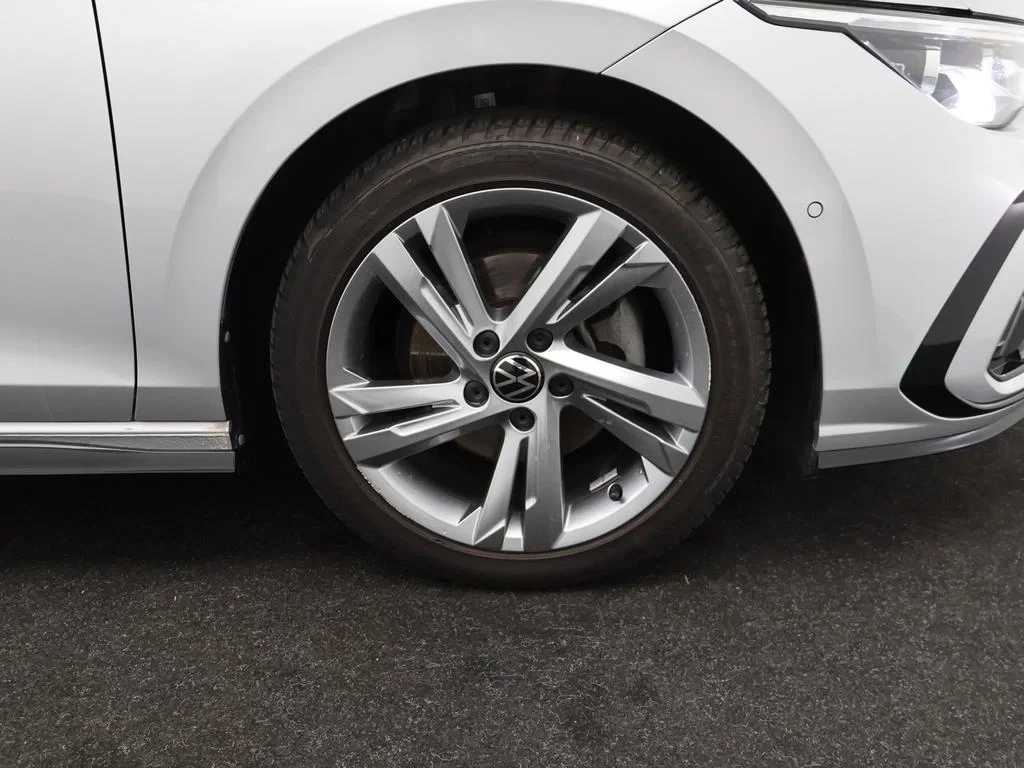 Volkswagen-Golf-image-9
