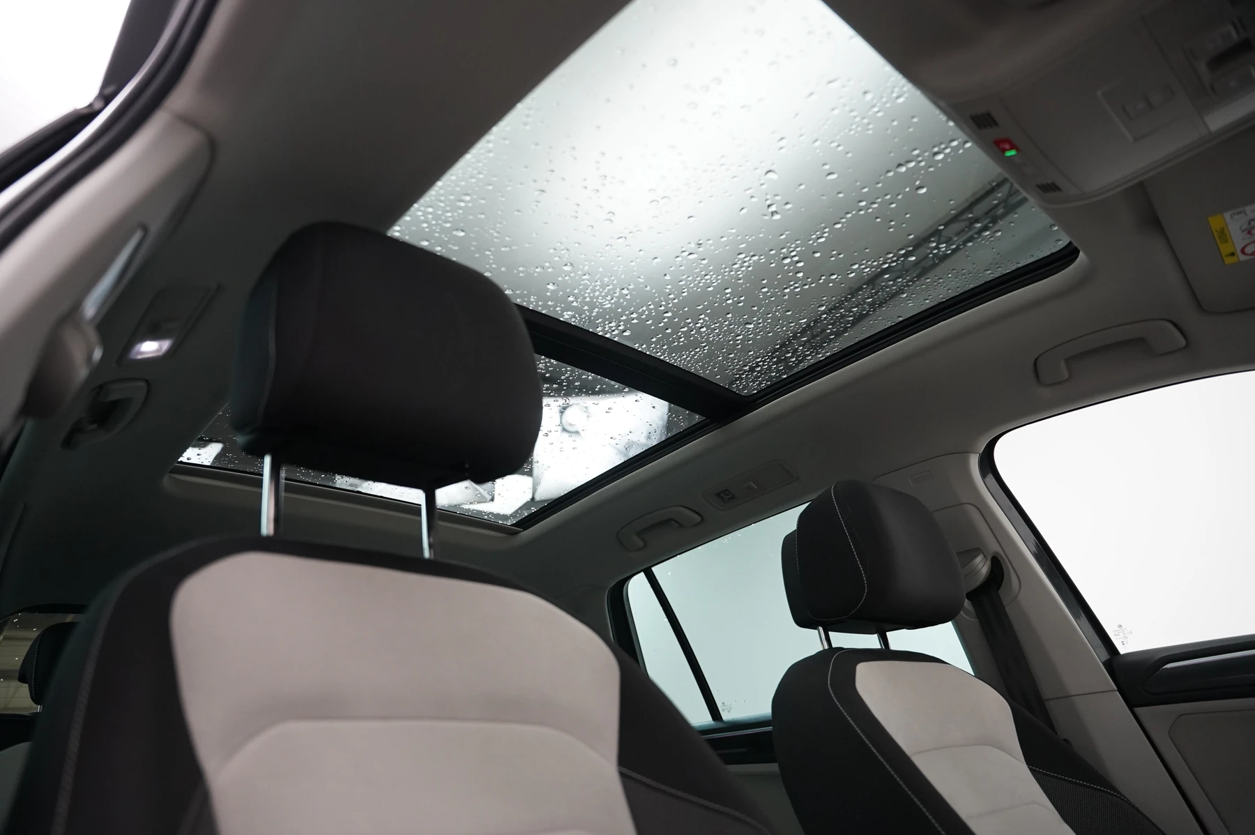 Volkswagen-Tiguan-image-26