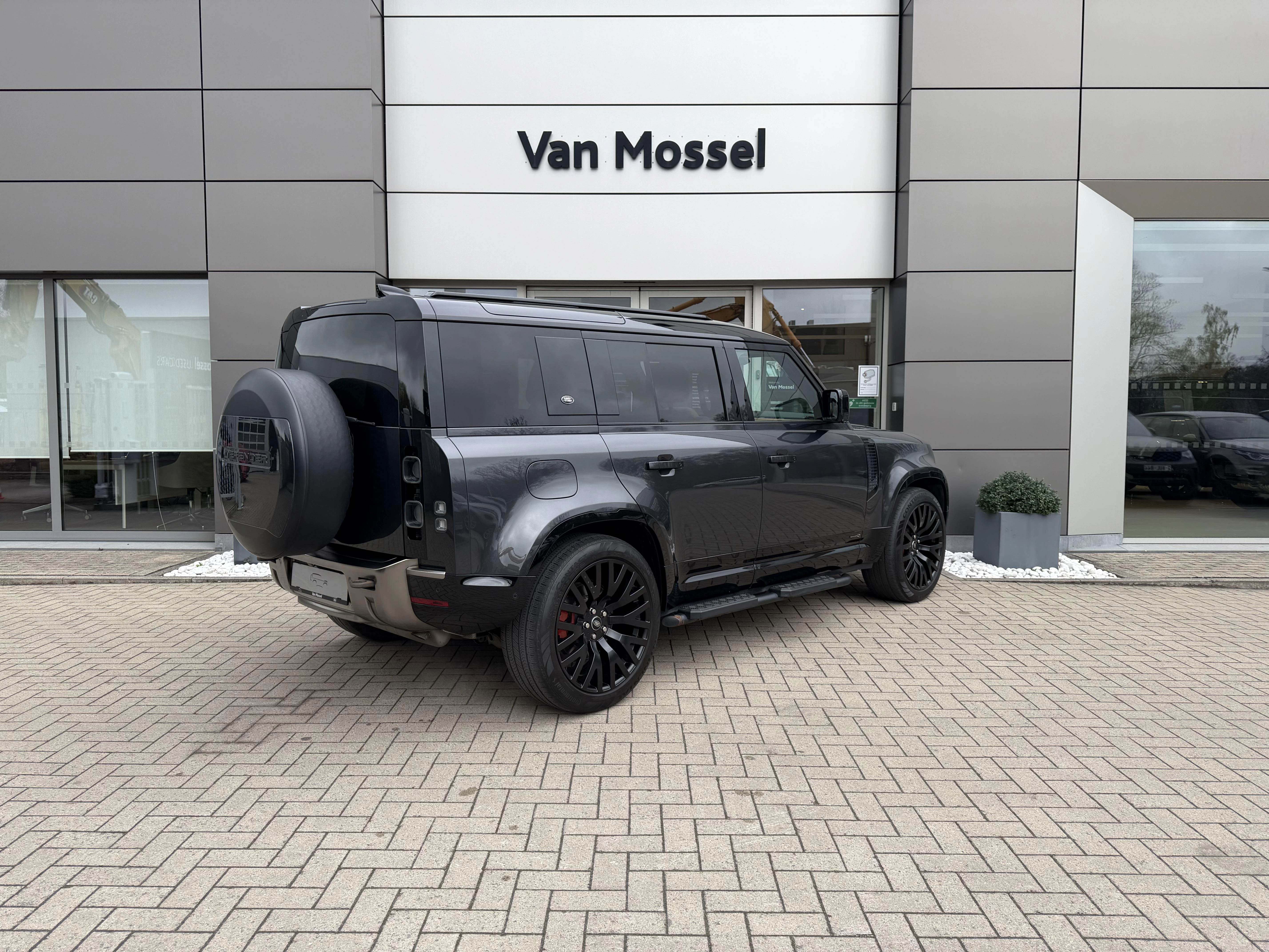 Land Rover Defender P400 XS Edition