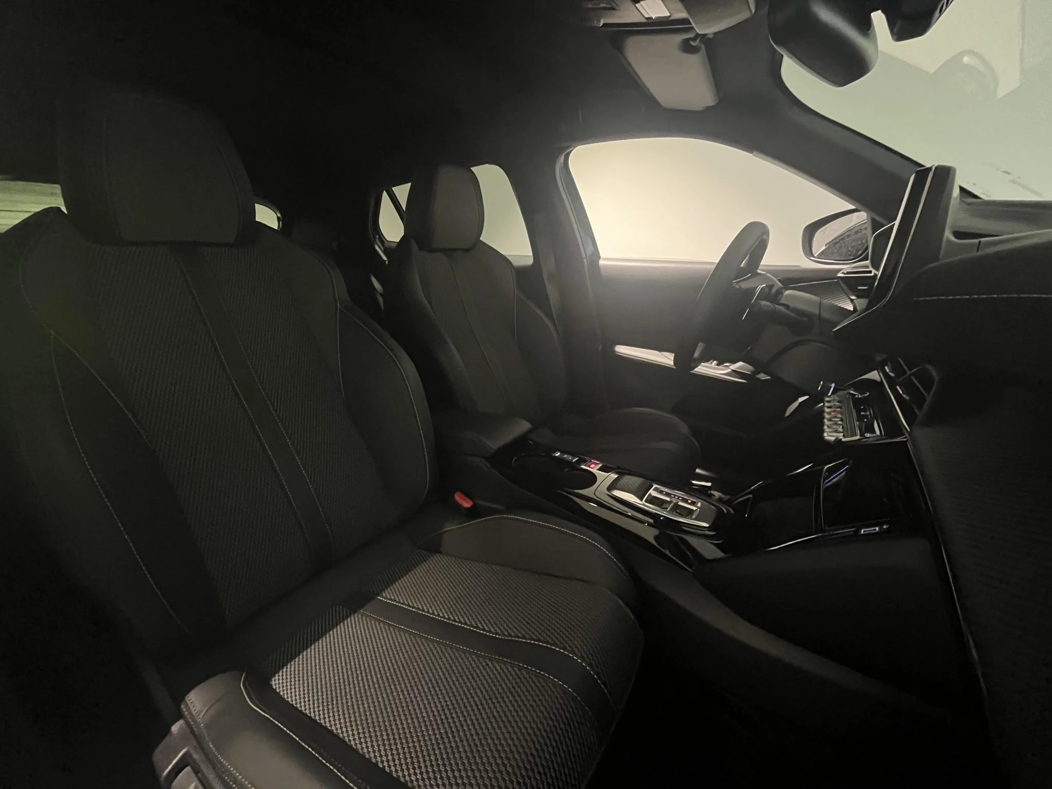 Peugeot 2008 1.2 Hybrid 145 GT