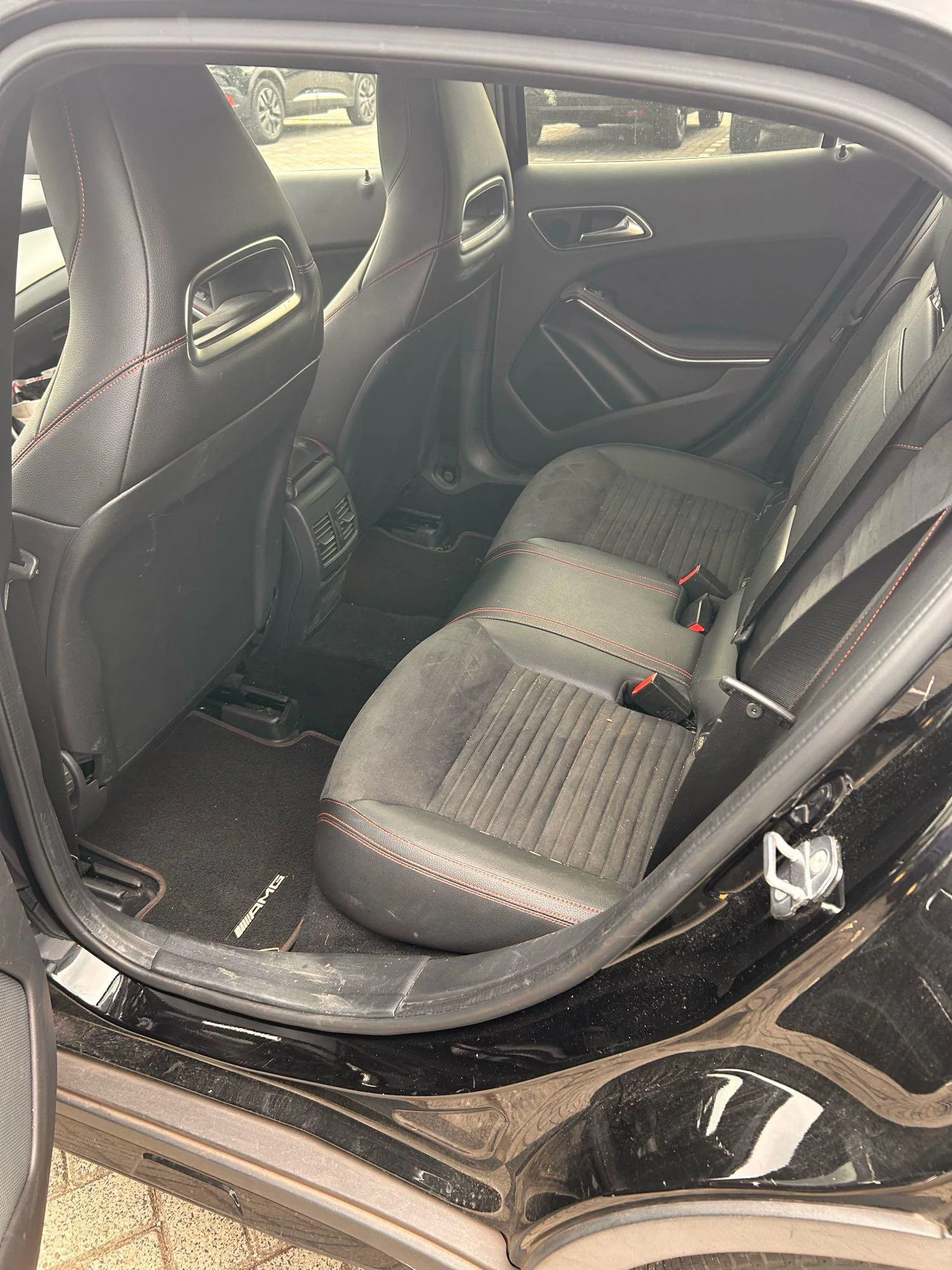 Mercedes-Benz-GLA-image-23