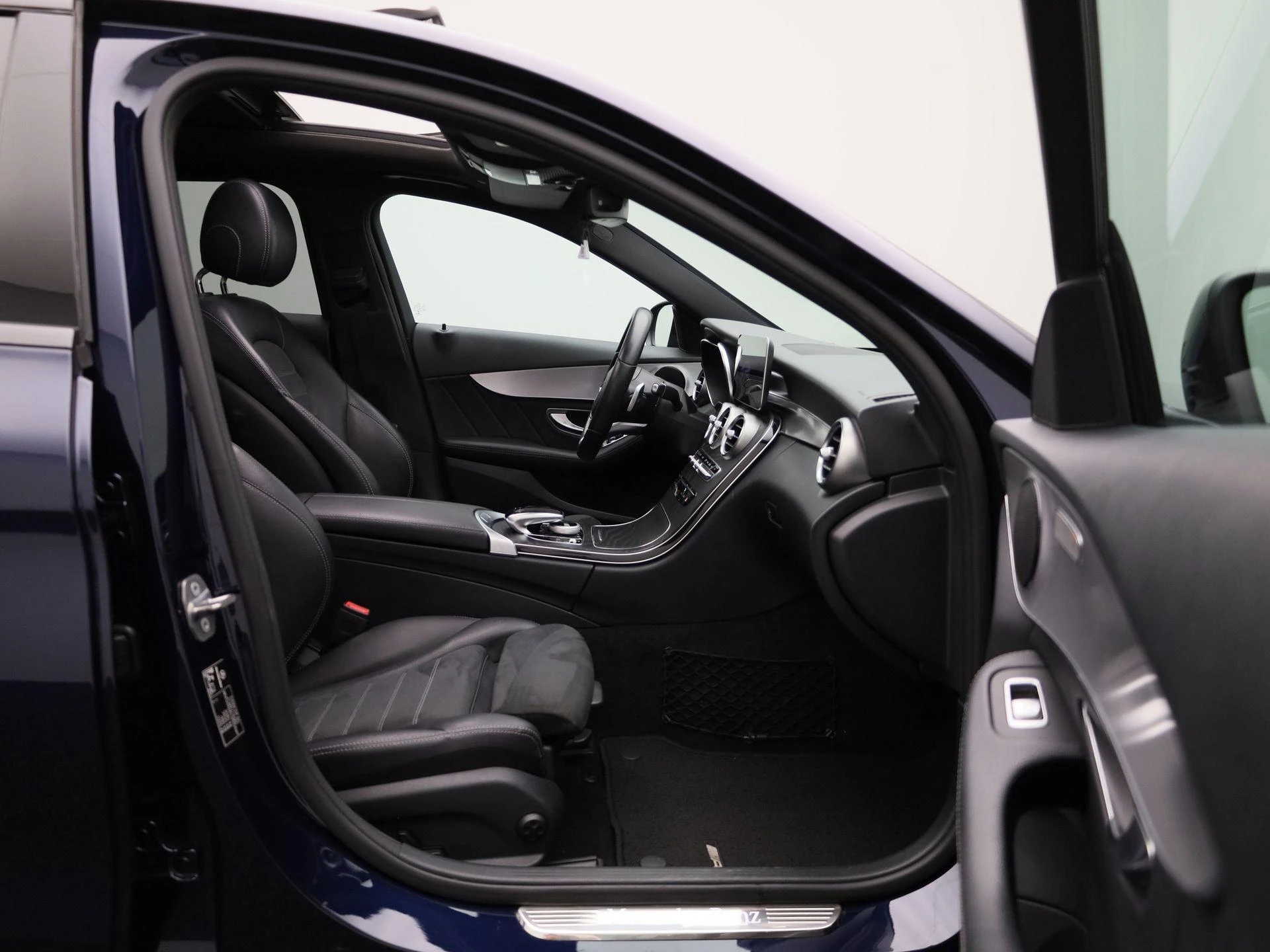 Mercedes-Benz-C-Klasse-image-44