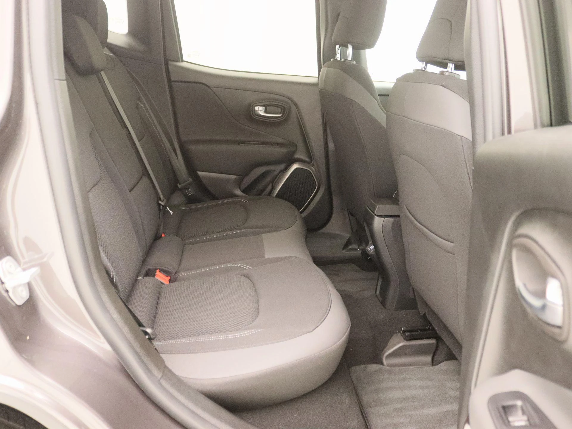 Jeep-Renegade-image-23