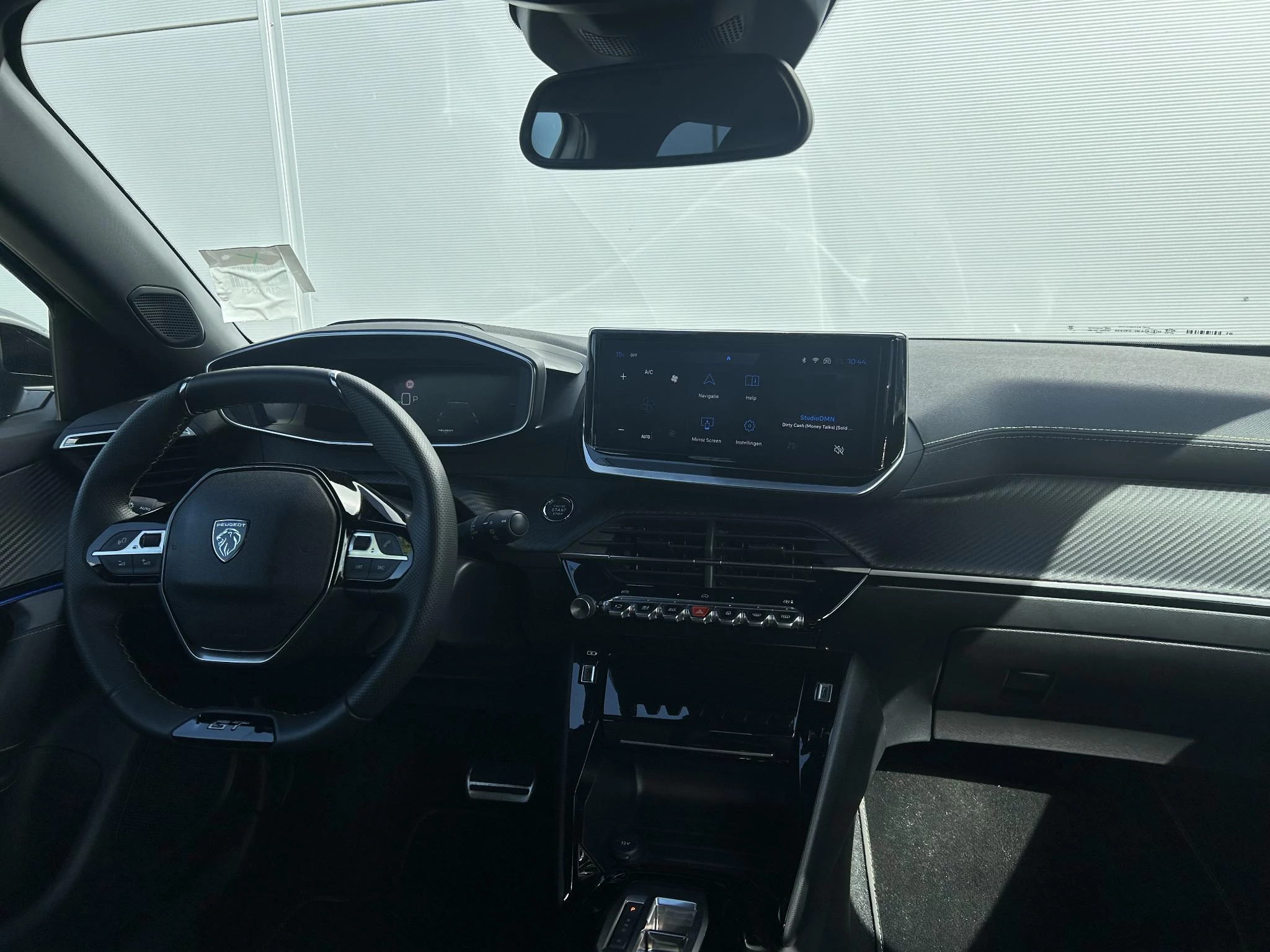 Peugeot-e-2008-image-10
