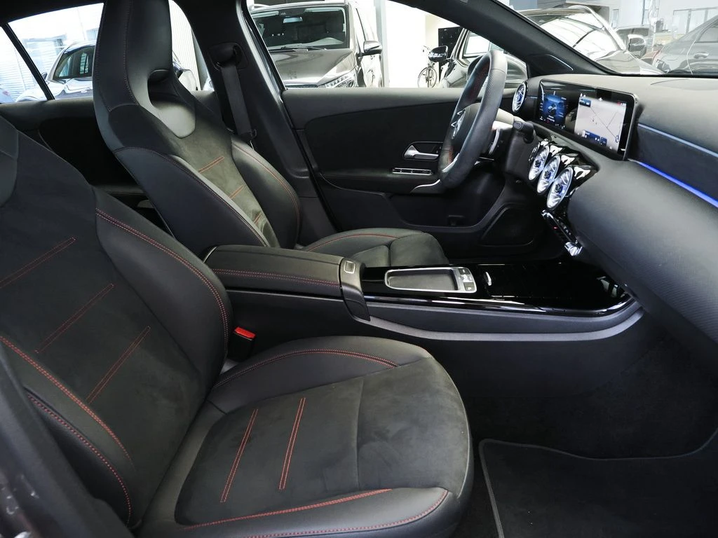 Mercedes-Benz-A-Klasse 200-image-11