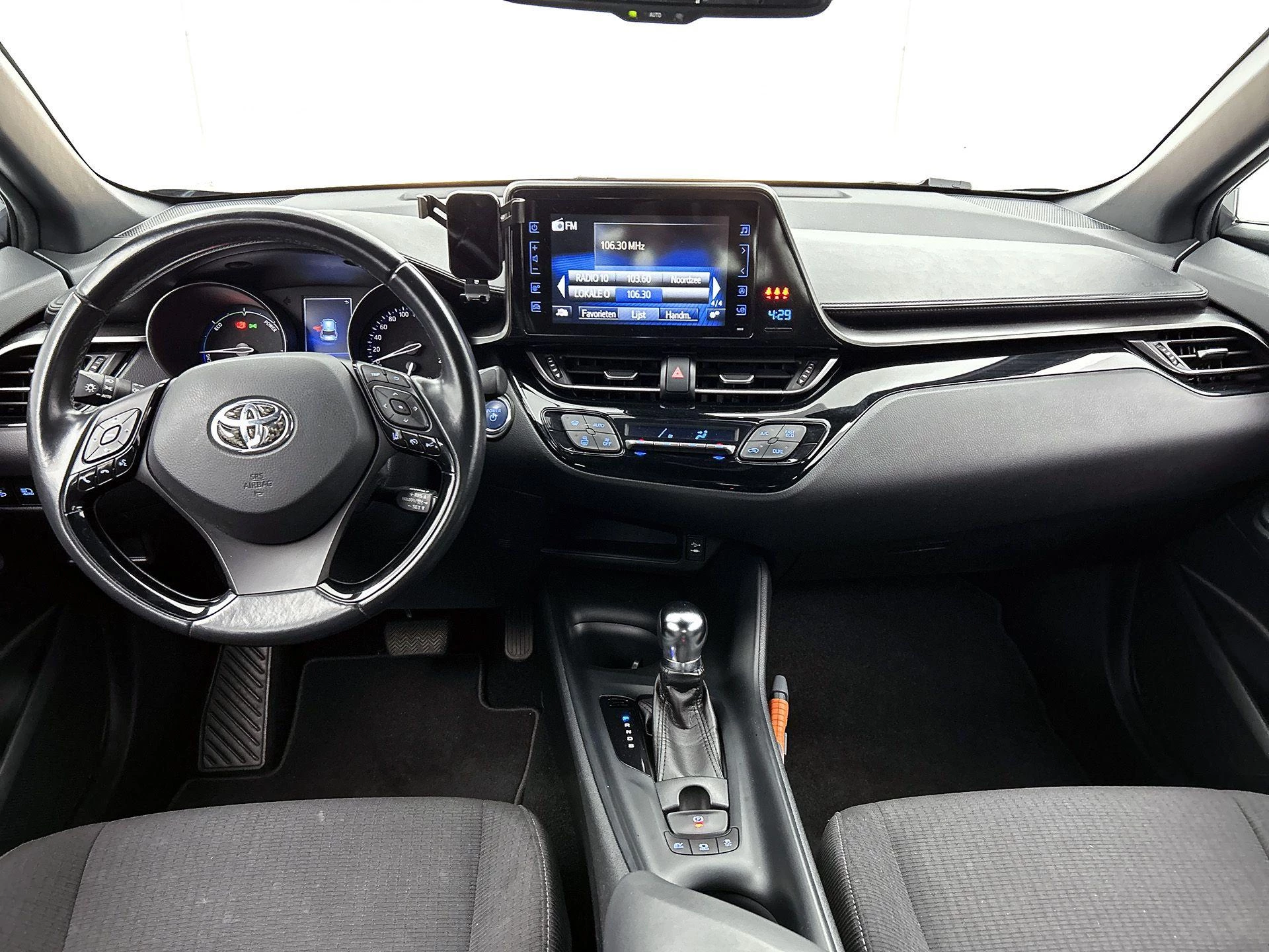 Toyota-C-HR-image-21