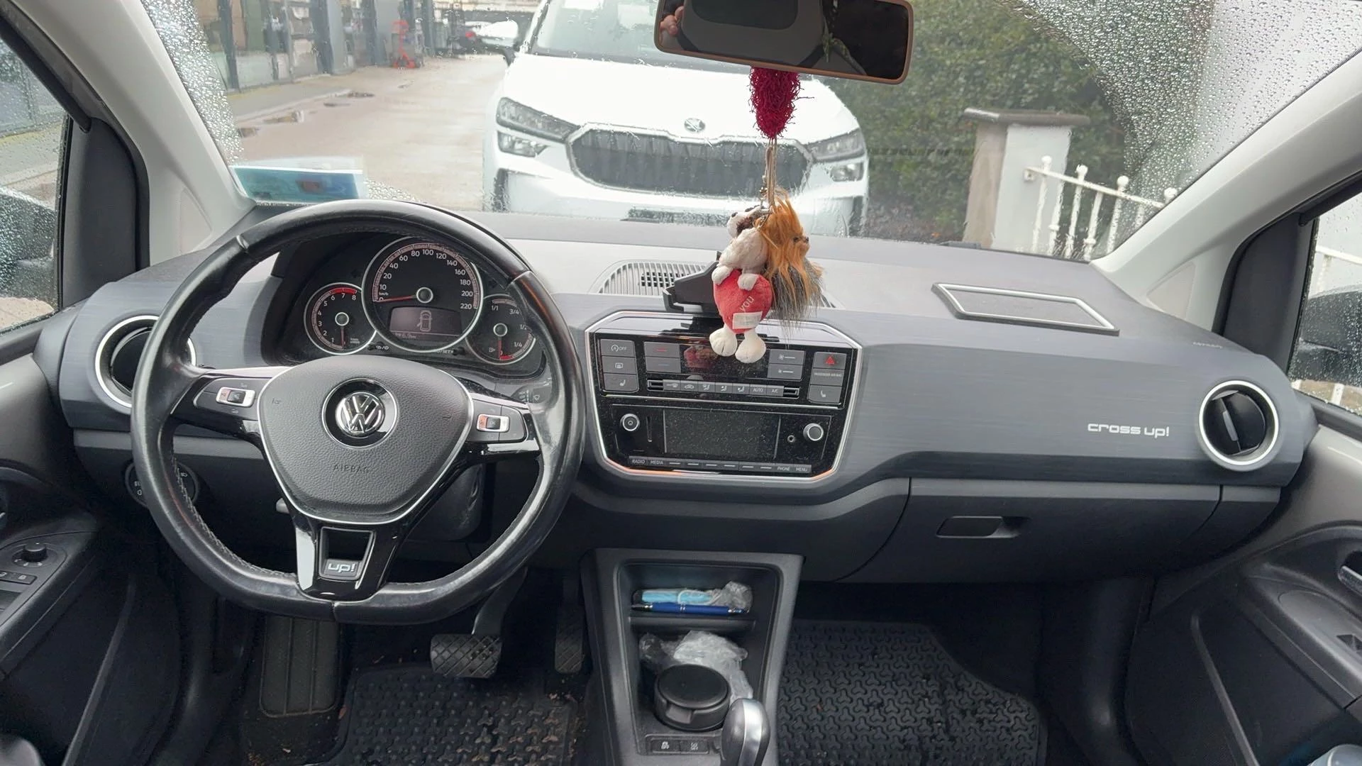 Volkswagen-up!-image-7