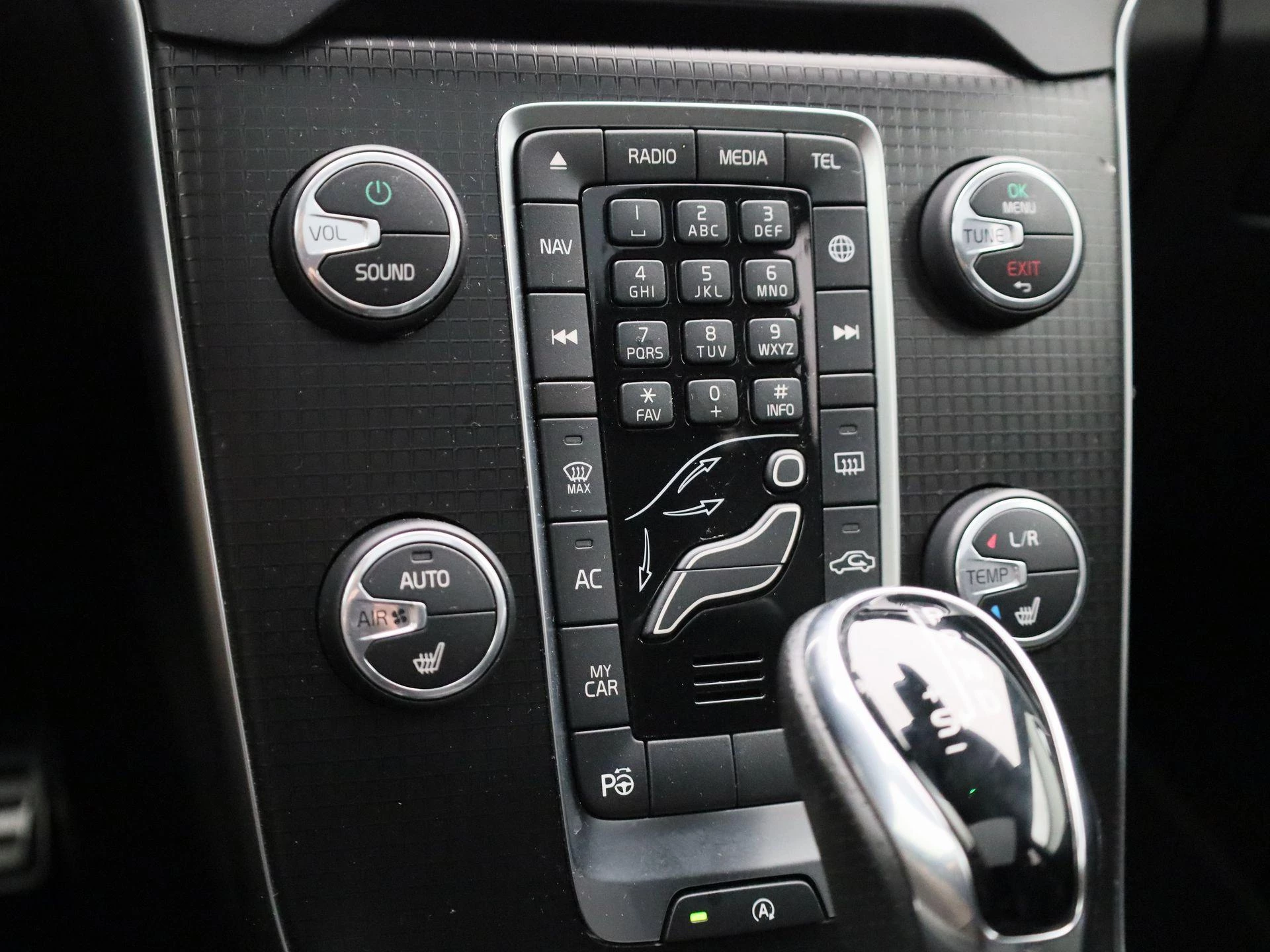 Volvo-V40-image-16