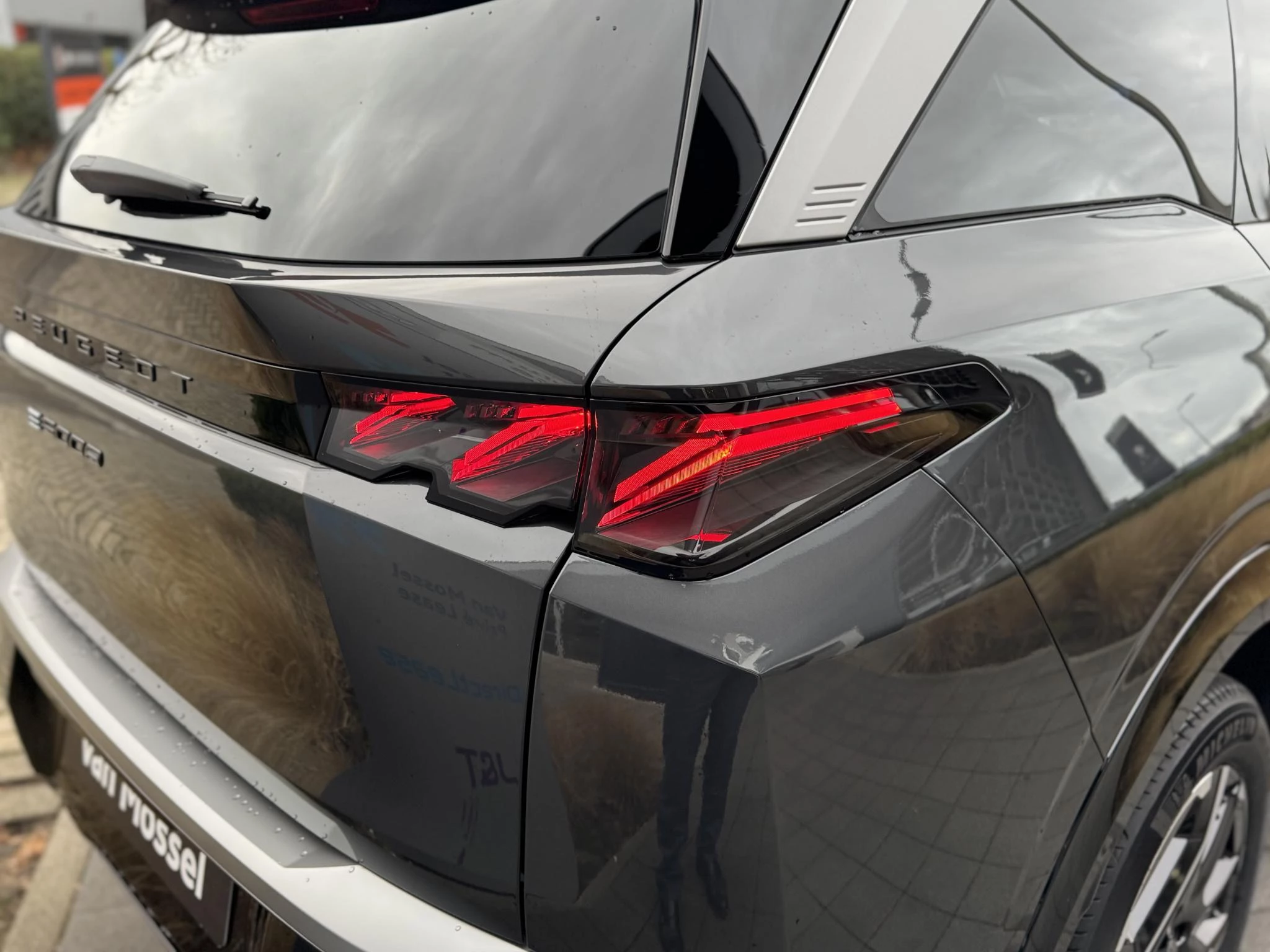 Peugeot-e-5008-image-10