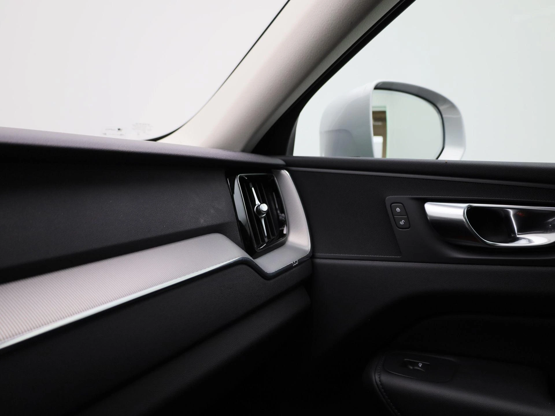 Volvo-XC60-image-28