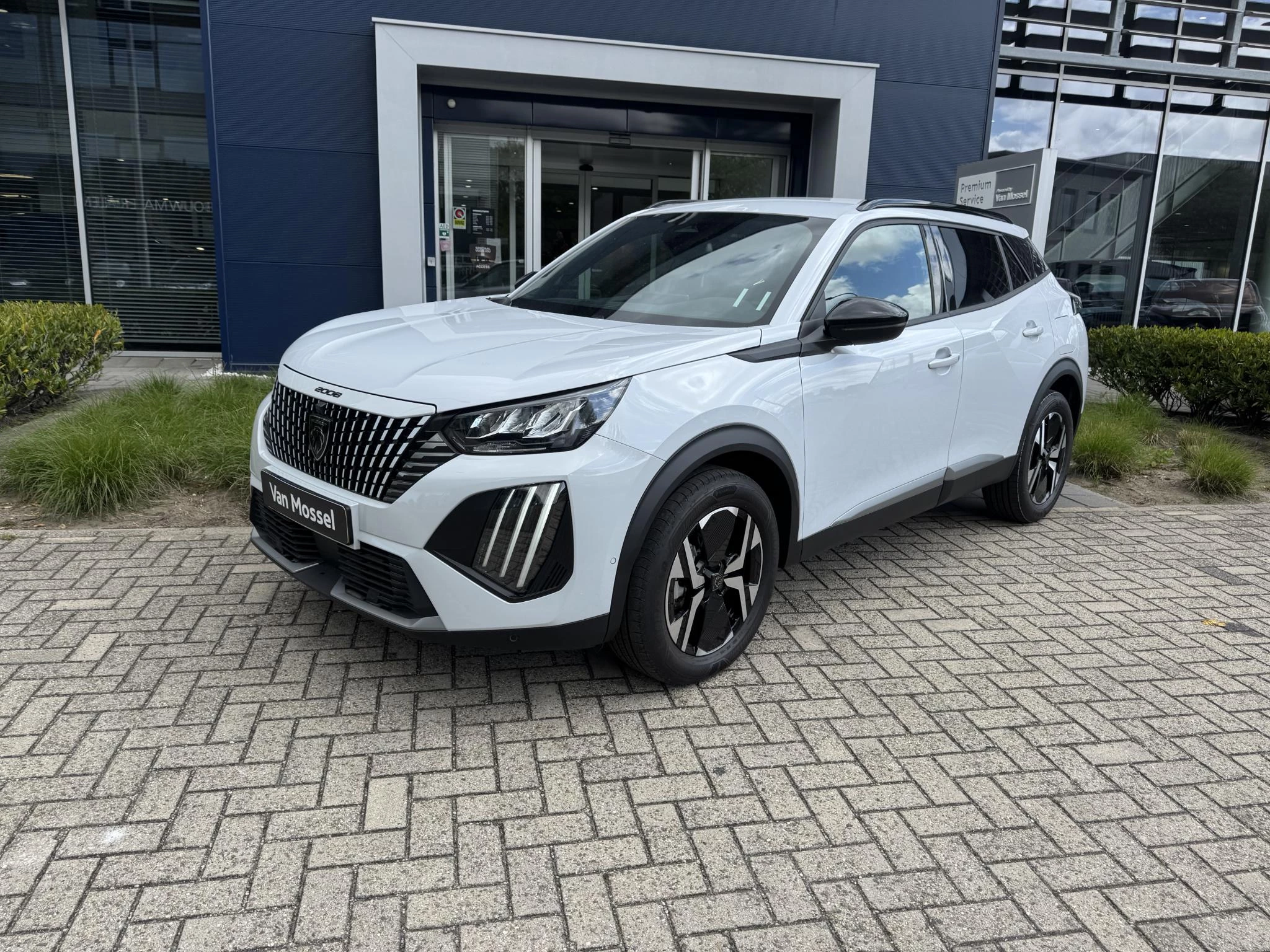 Peugeot 2008 1.2 Hybrid 145 Allure