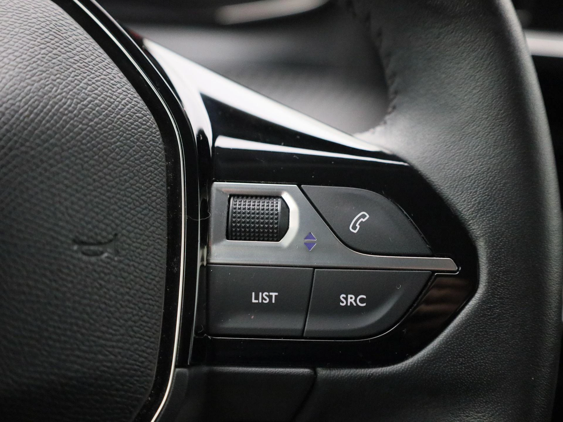 Peugeot-208-image-22