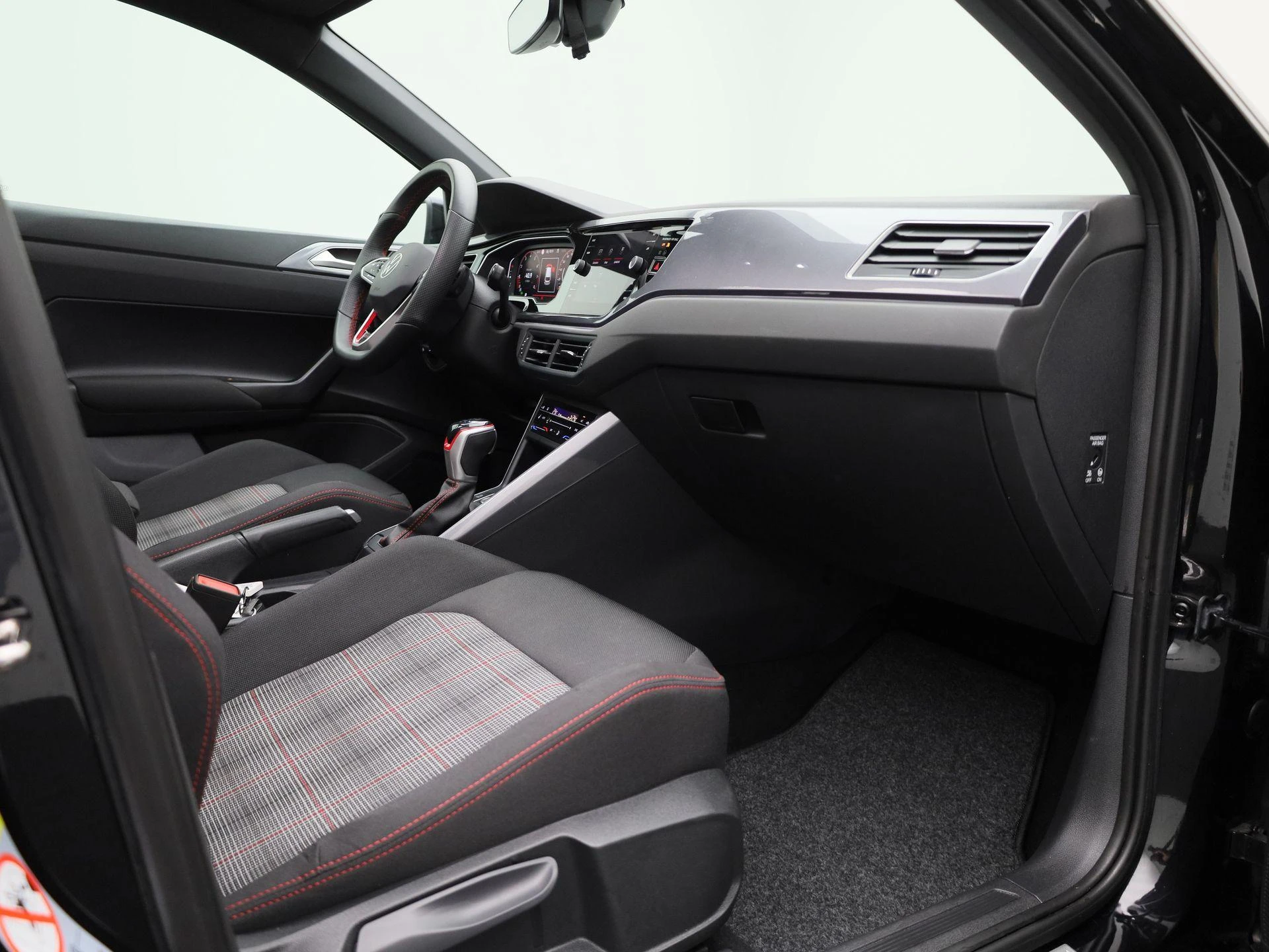 Volkswagen-Polo-image-36