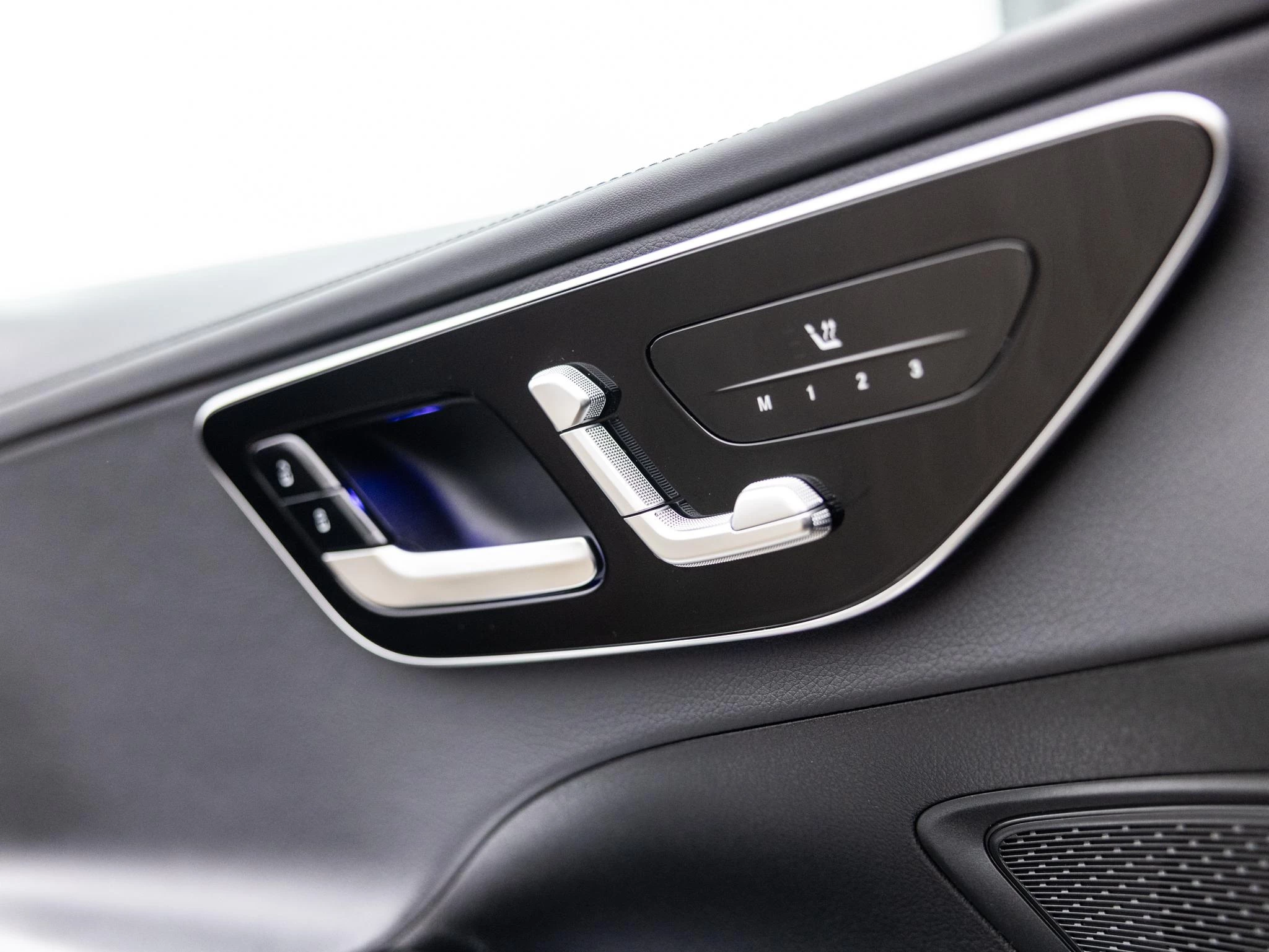 Mercedes-Benz-C-Klasse-image-27