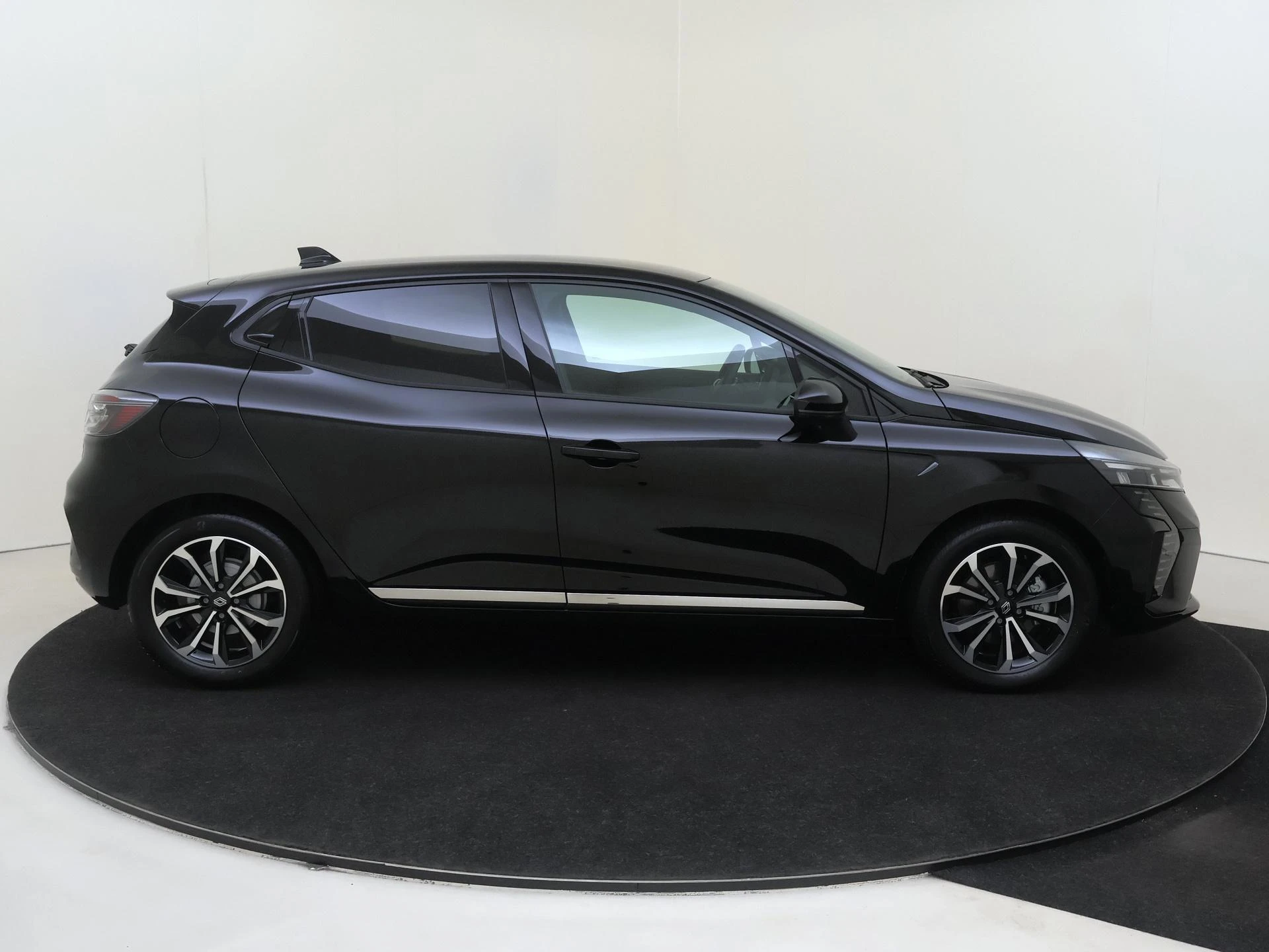 Renault-Clio-image-8
