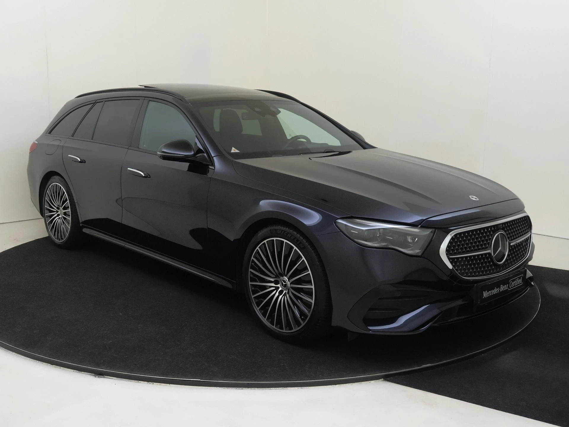 Mercedes-Benz-E-Klasse-image-1