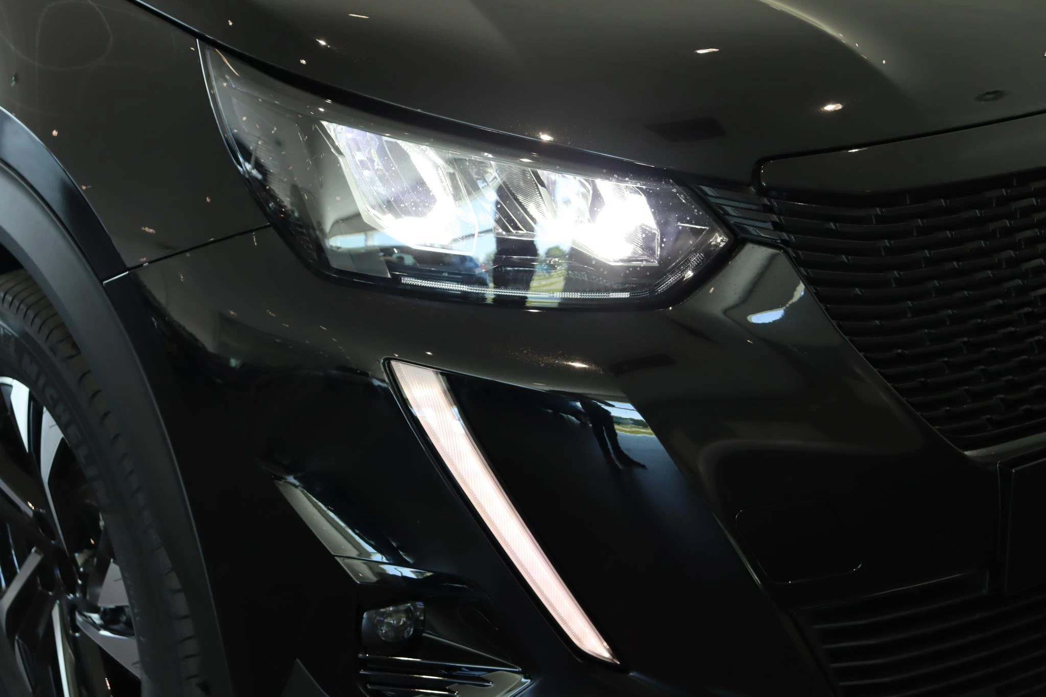 Peugeot-e-2008-image-8