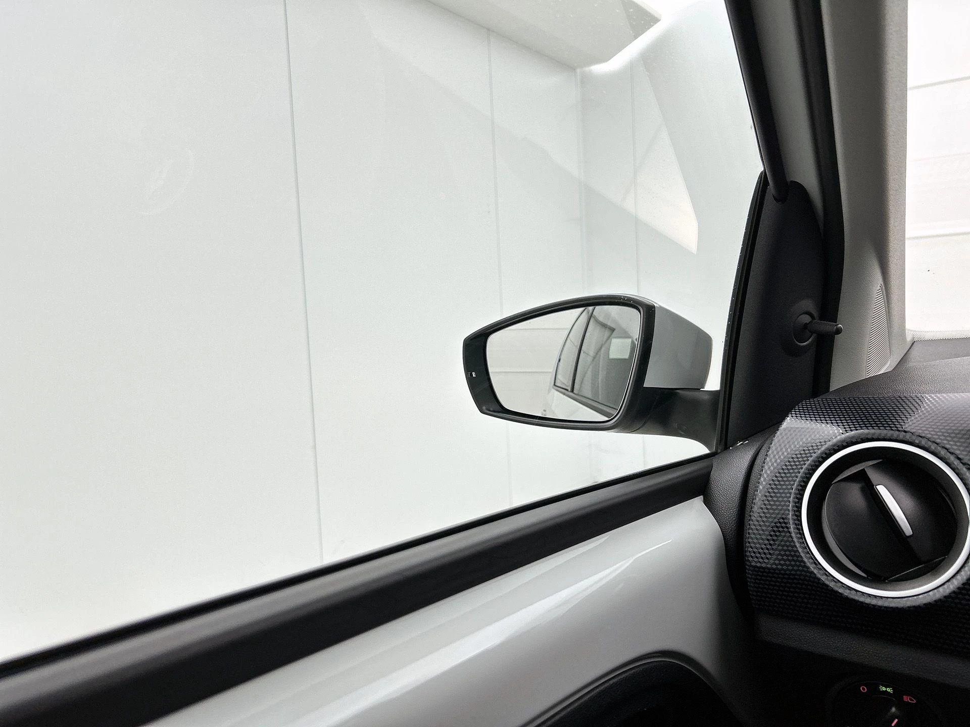Volkswagen-up!-image-18