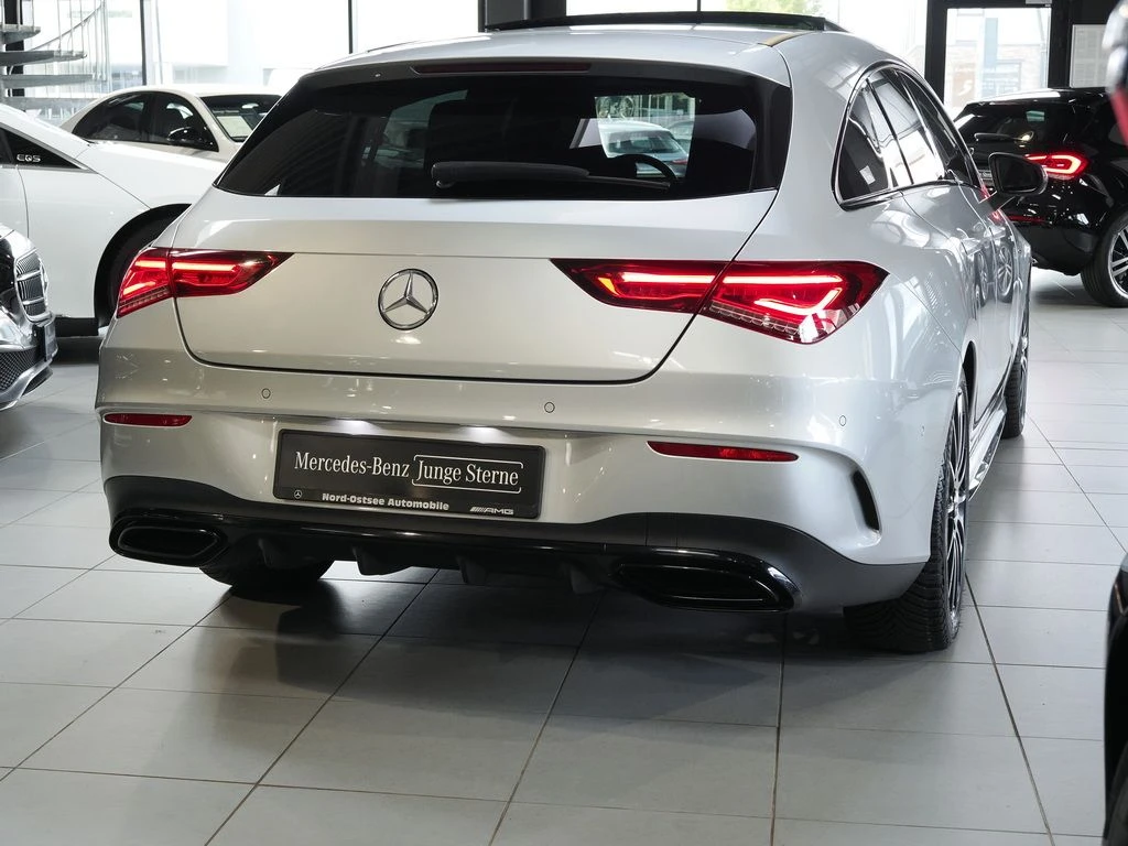 Mercedes-Benz-CLA 220 d-image-5