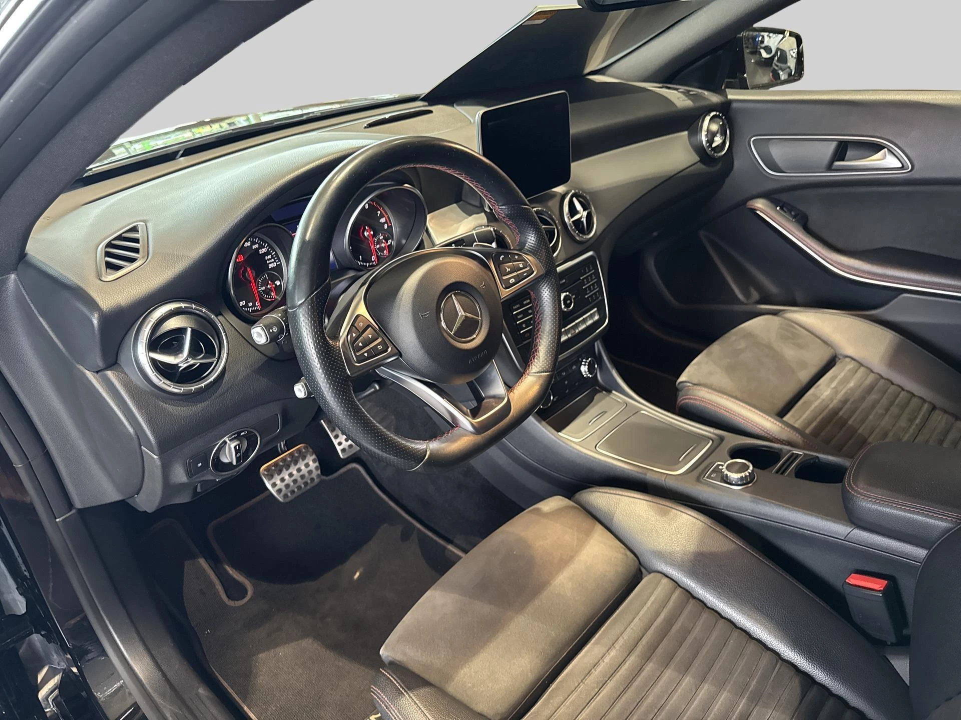 Mercedes-Benz CLA CLA 180 AMG Line