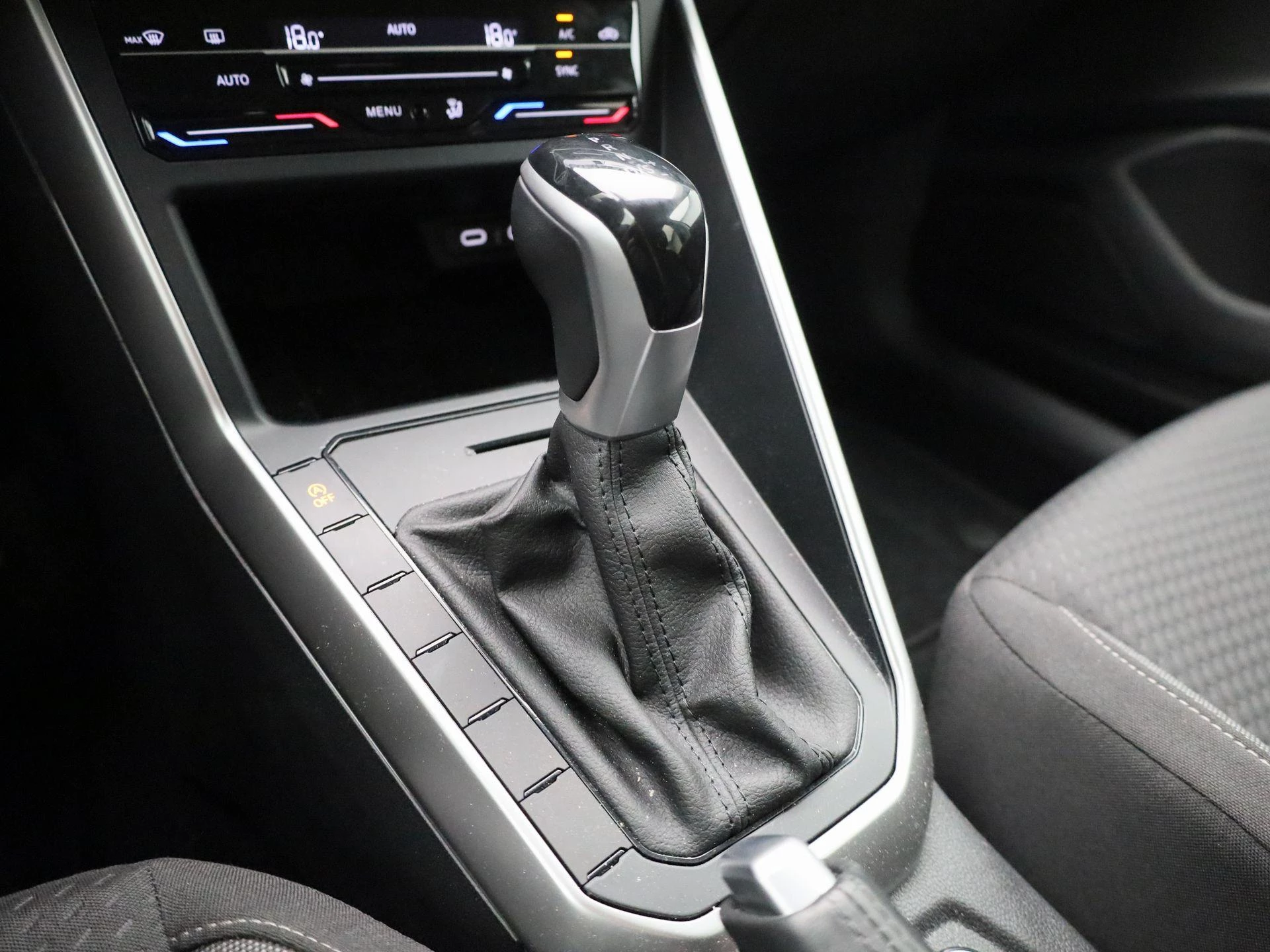 Volkswagen-Polo-image-19