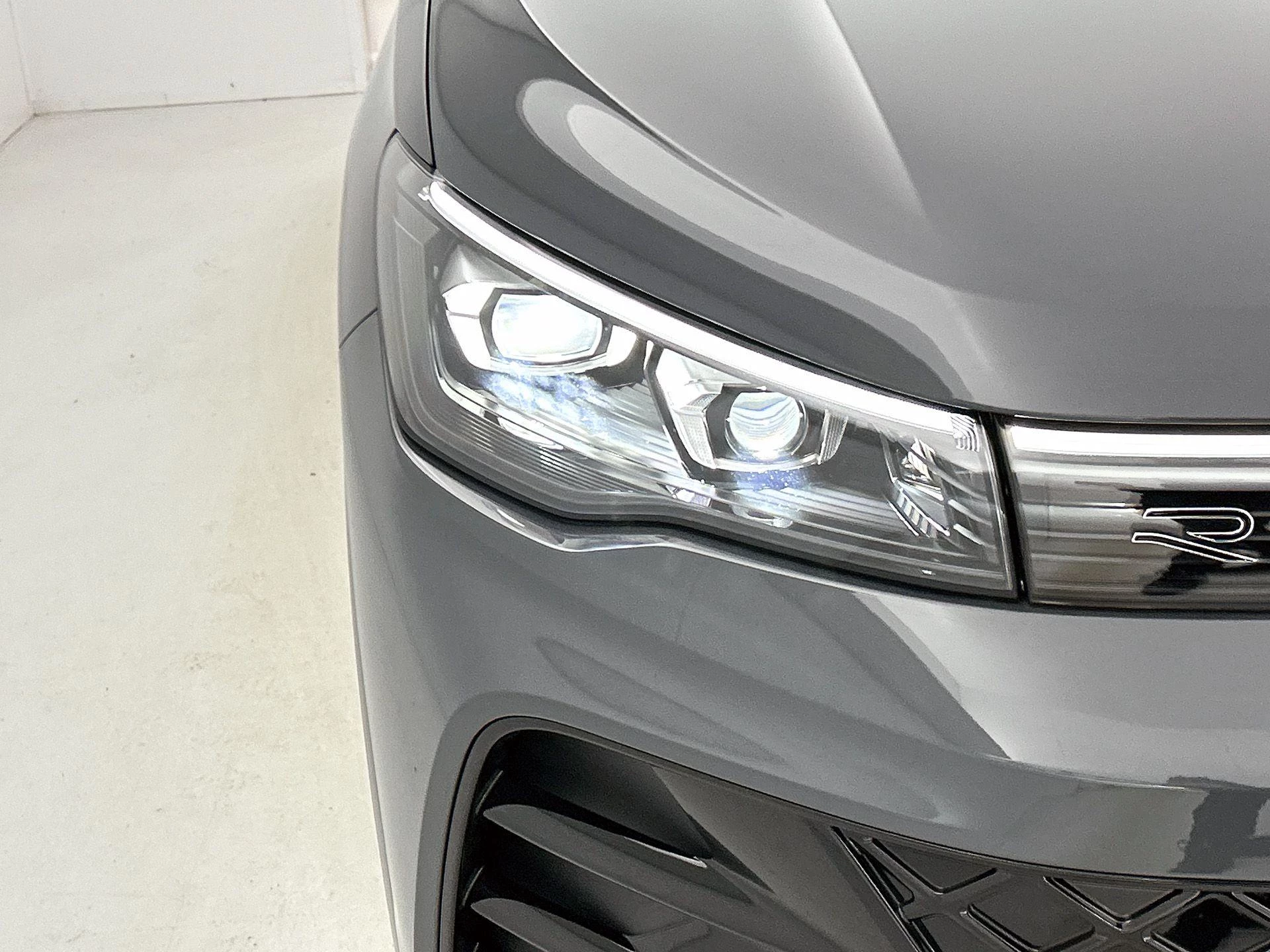 Volkswagen-Tiguan-image-12