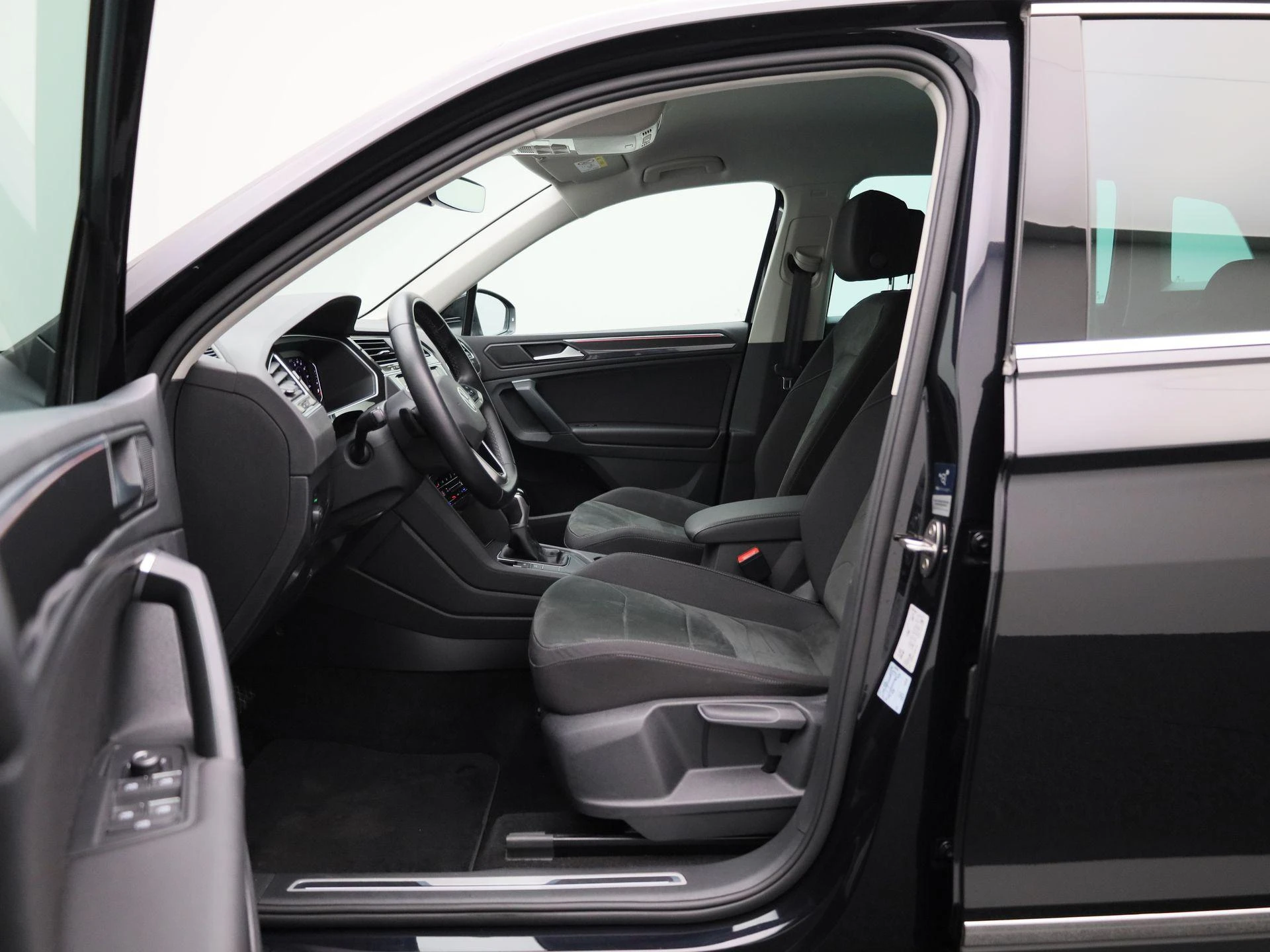 Volkswagen-Tiguan-image-8
