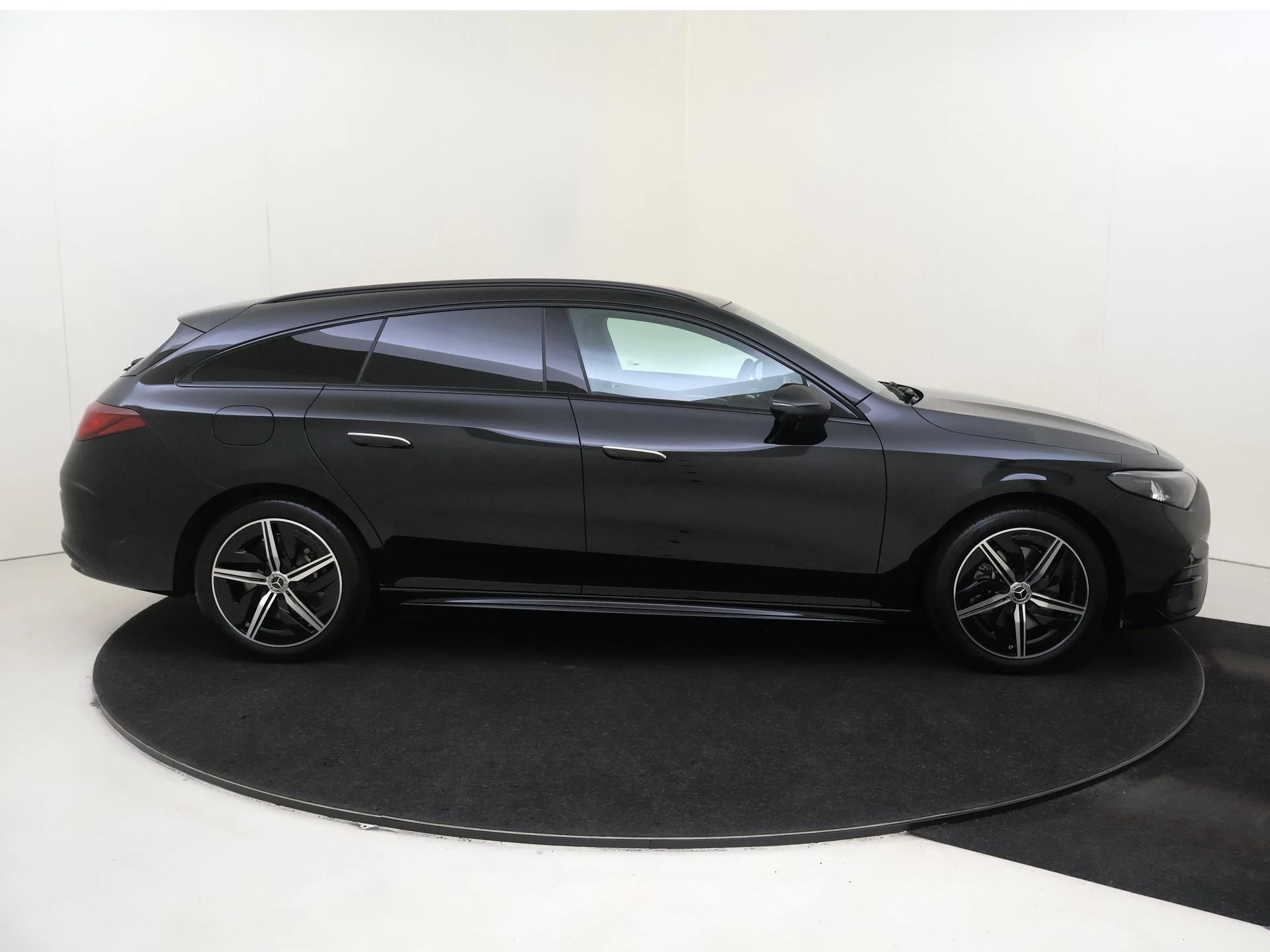 Mercedes-Benz-CLA-image-8