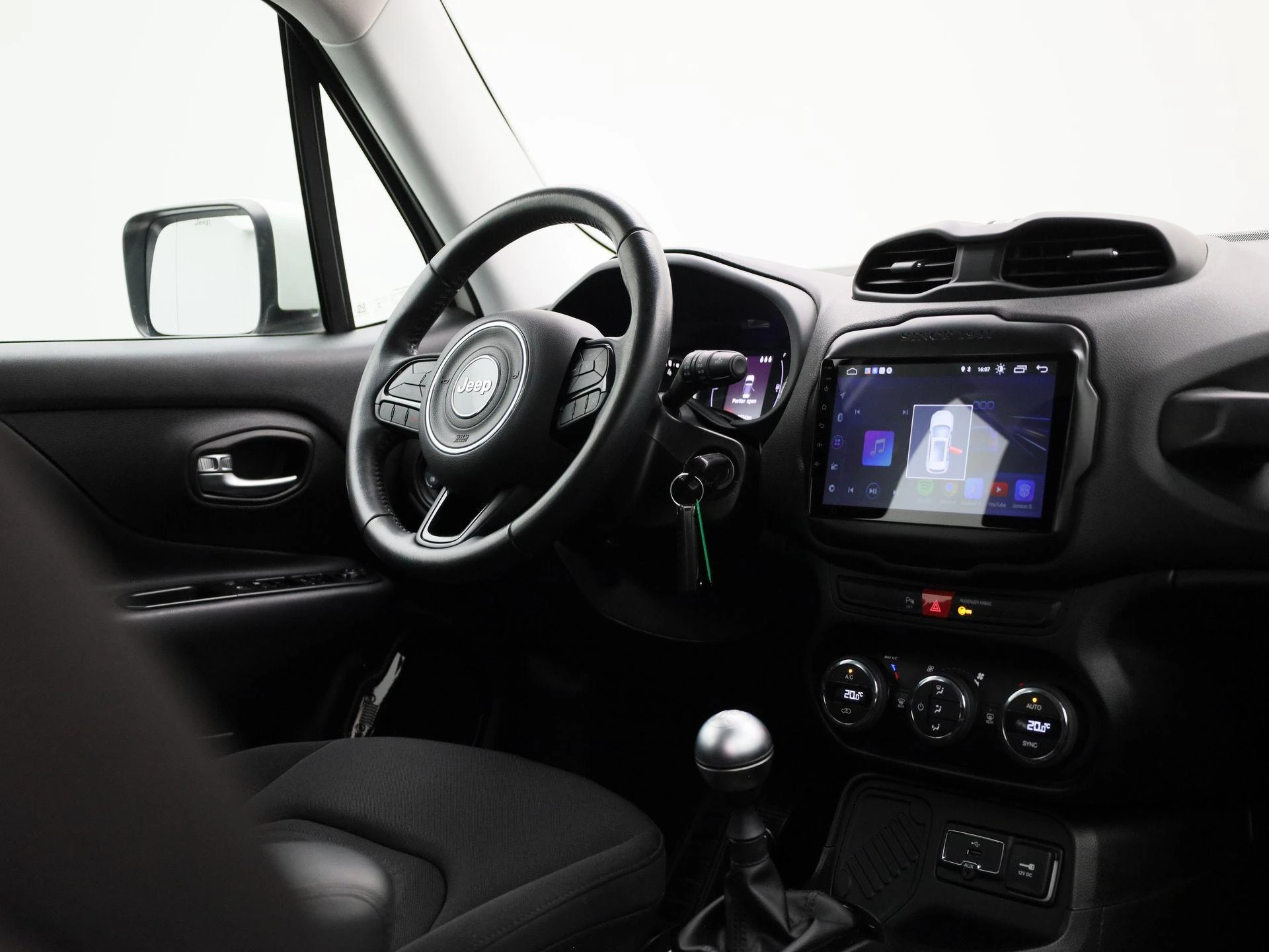 Jeep-Renegade-image-30
