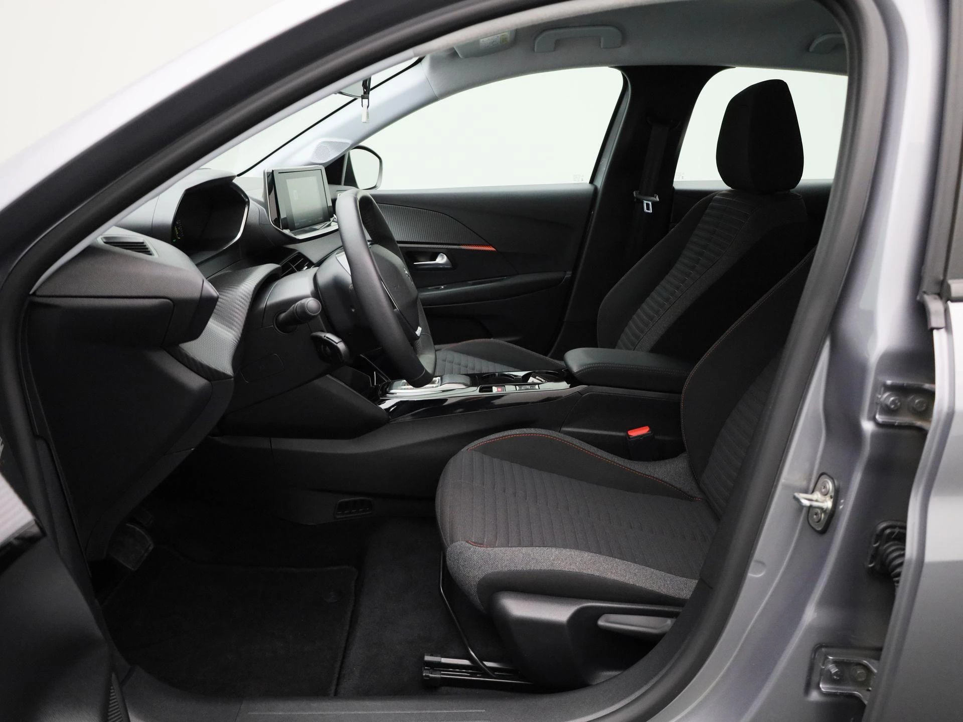 Peugeot-e-208-image-8