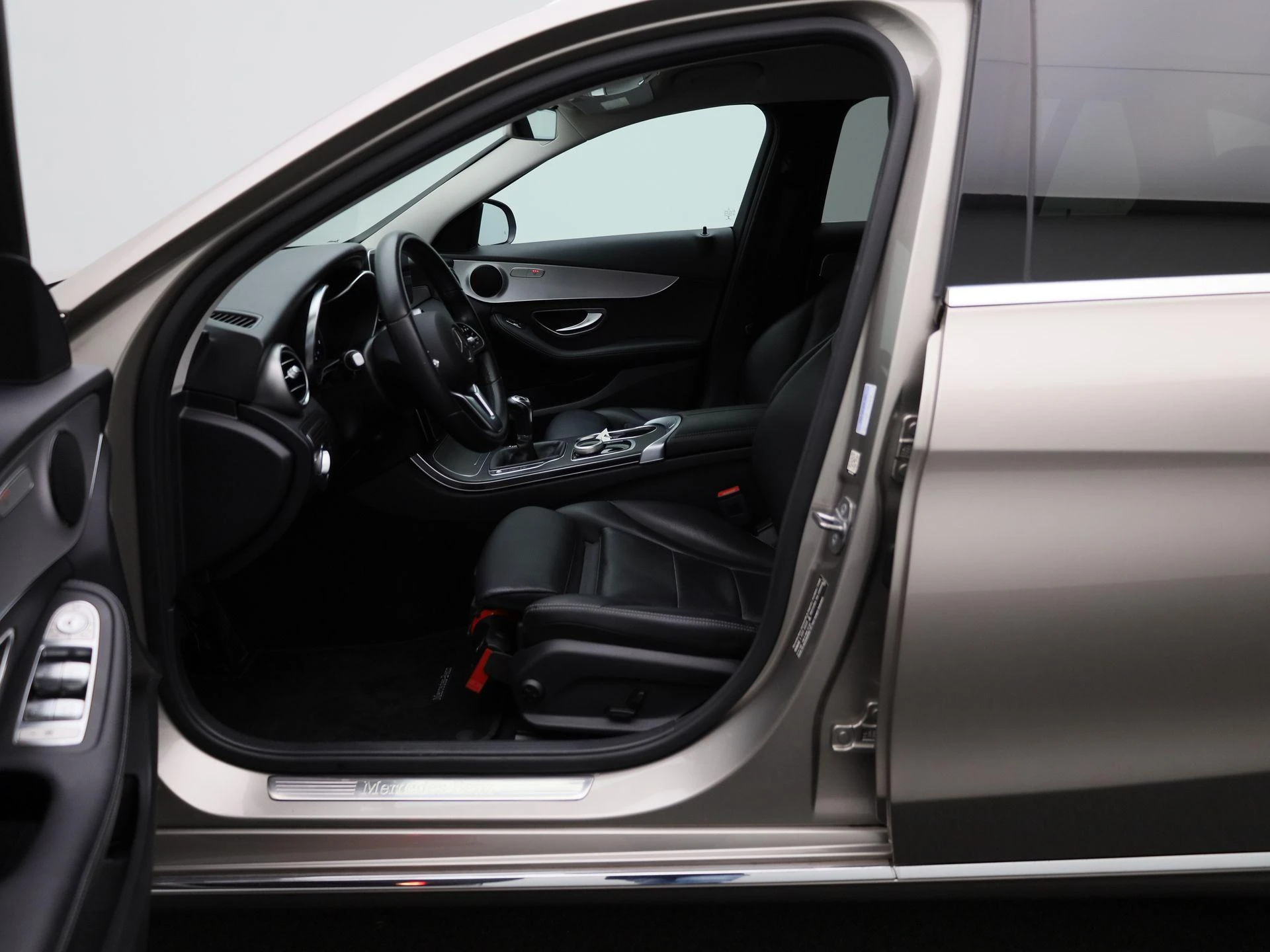 Mercedes-Benz-C-Klasse-image-9