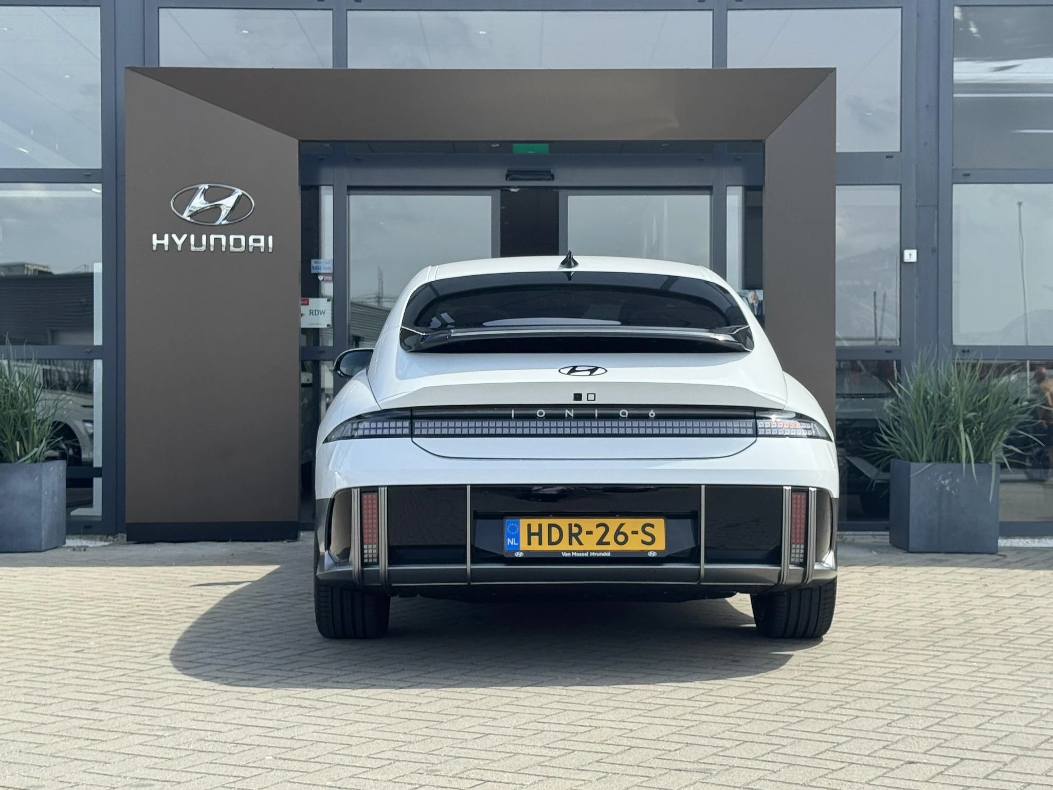 Hyundai-IONIQ 6-image-6