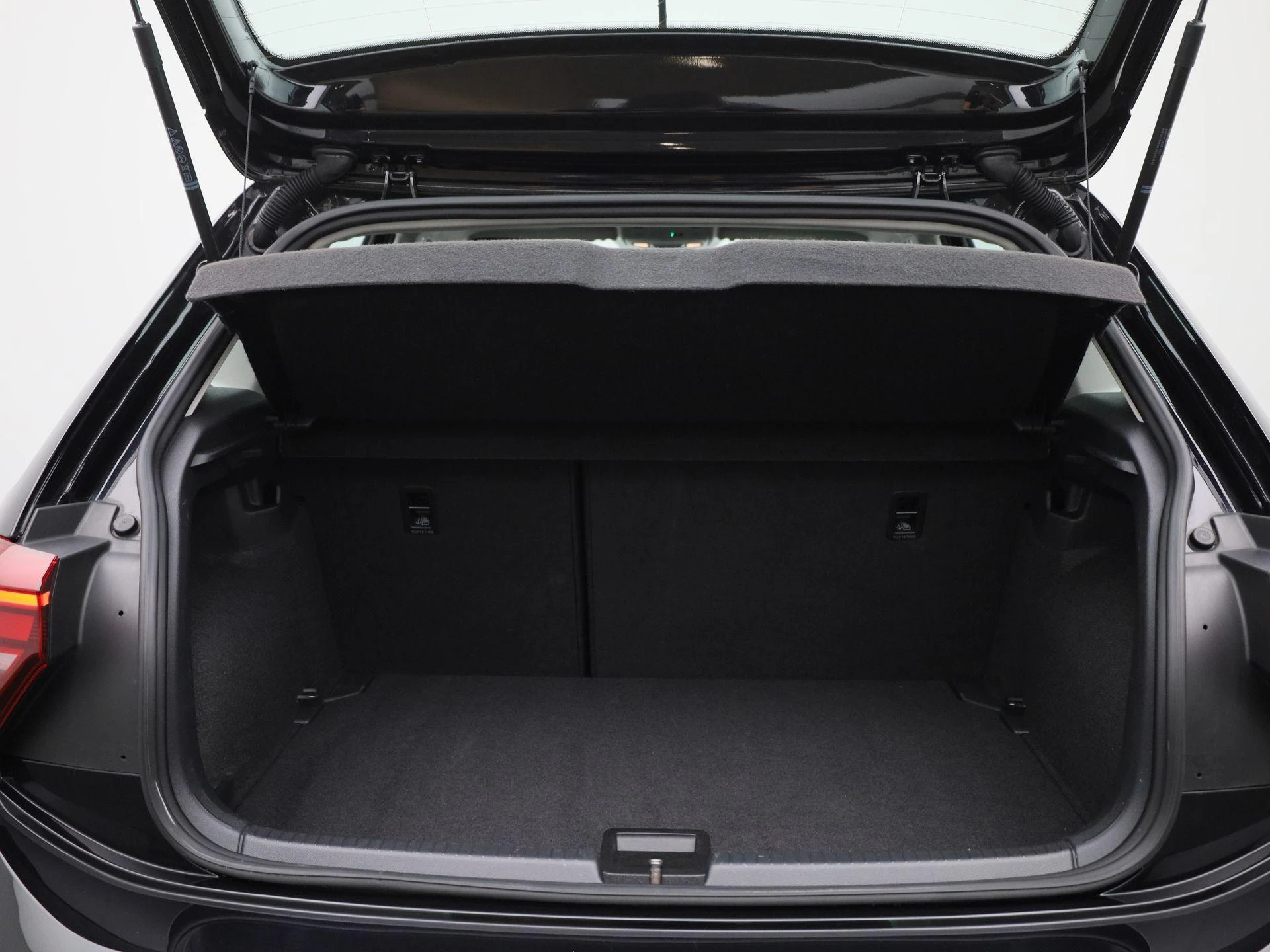 Volkswagen-Polo-image-13