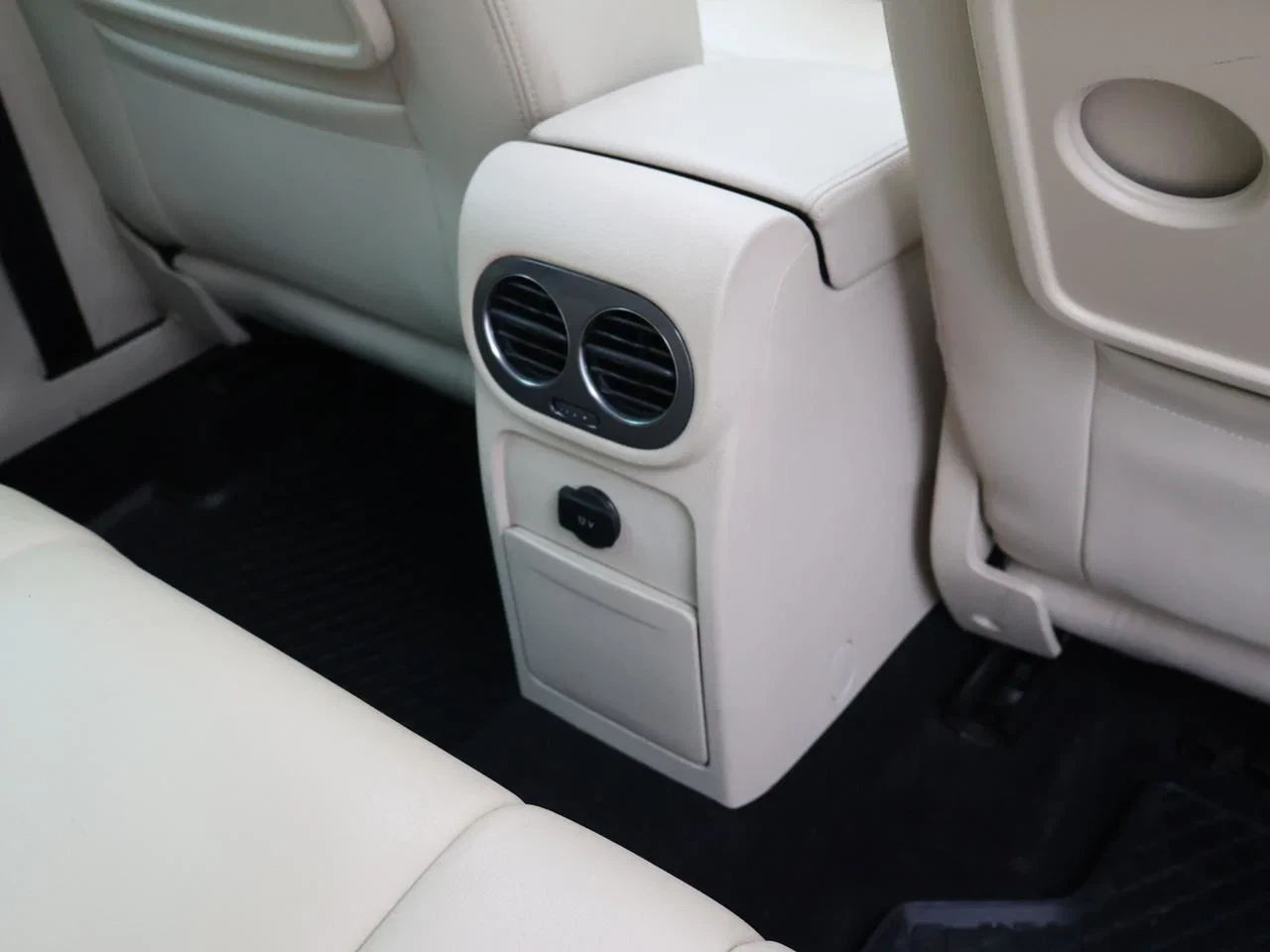 Volkswagen Tiguan Dsl Tiguan 2.0 CR TDi *4MOTION*DSG*NAVI*LEDER*PANO*TREKHAAK*...