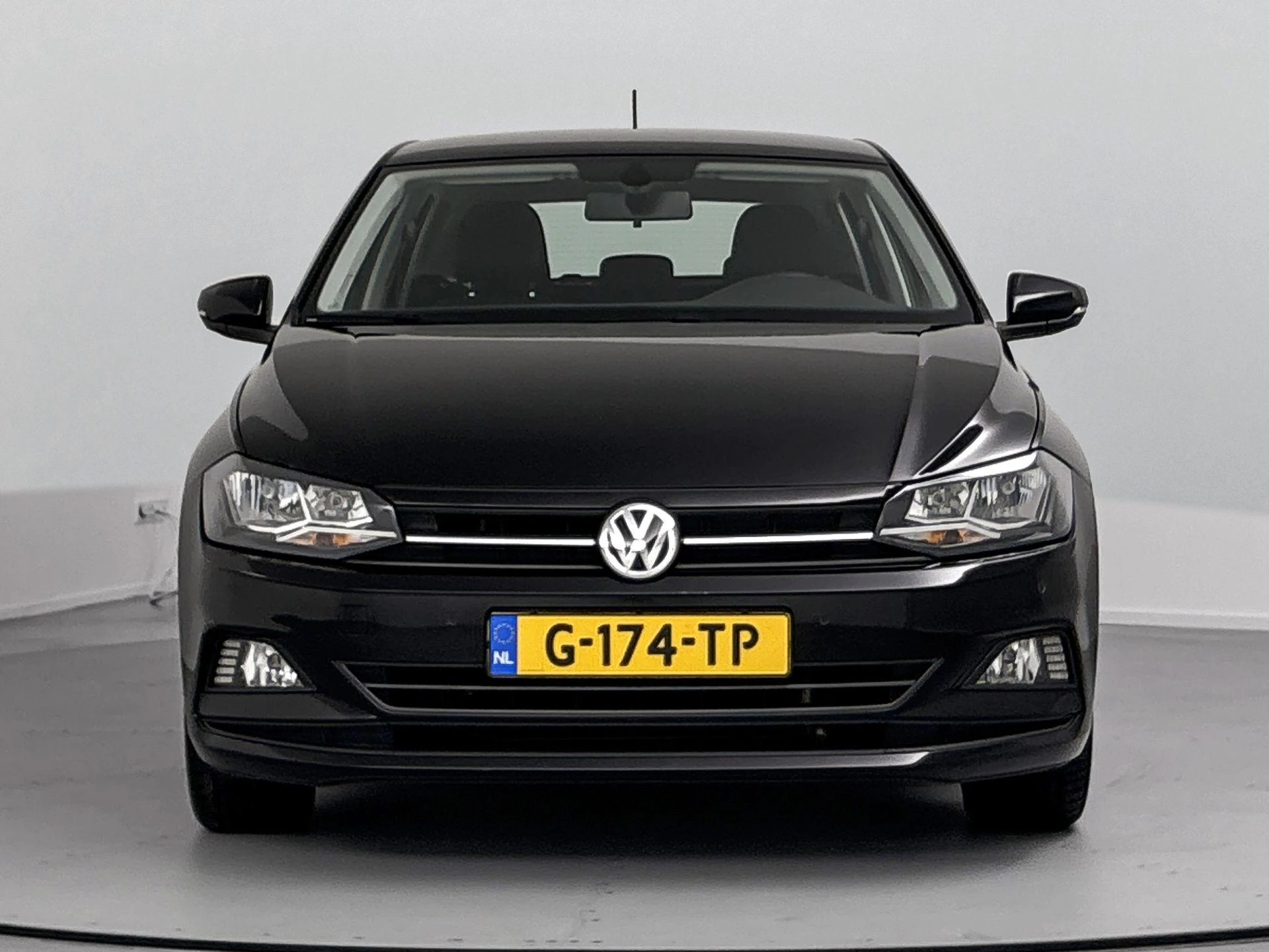 Volkswagen-Polo-image-4