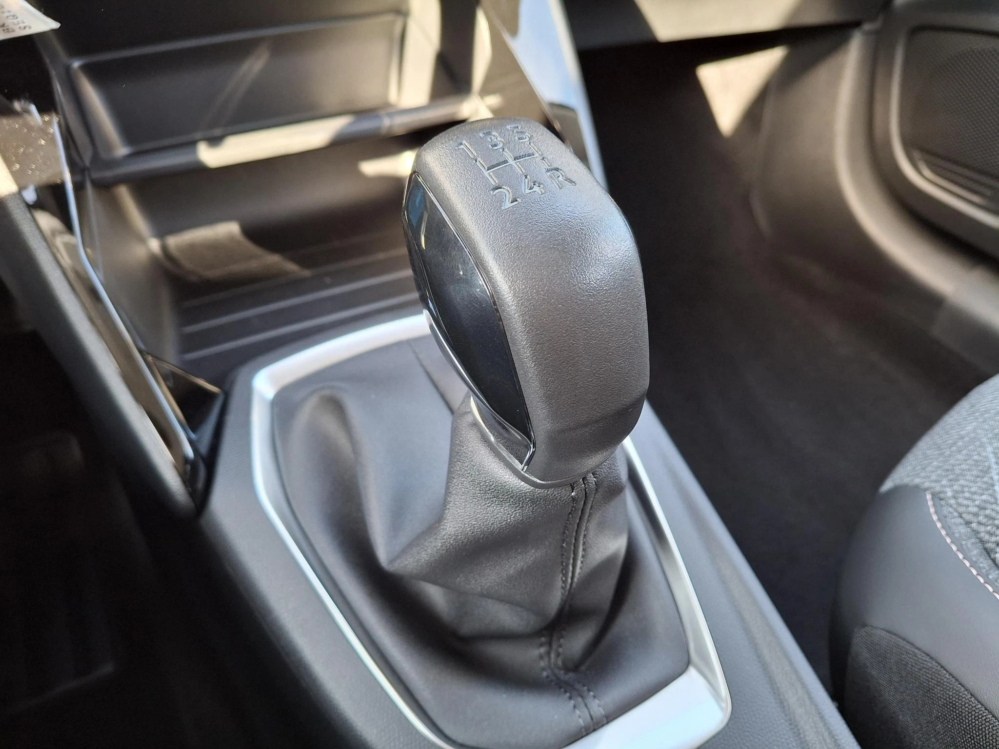 Peugeot-208-image-27