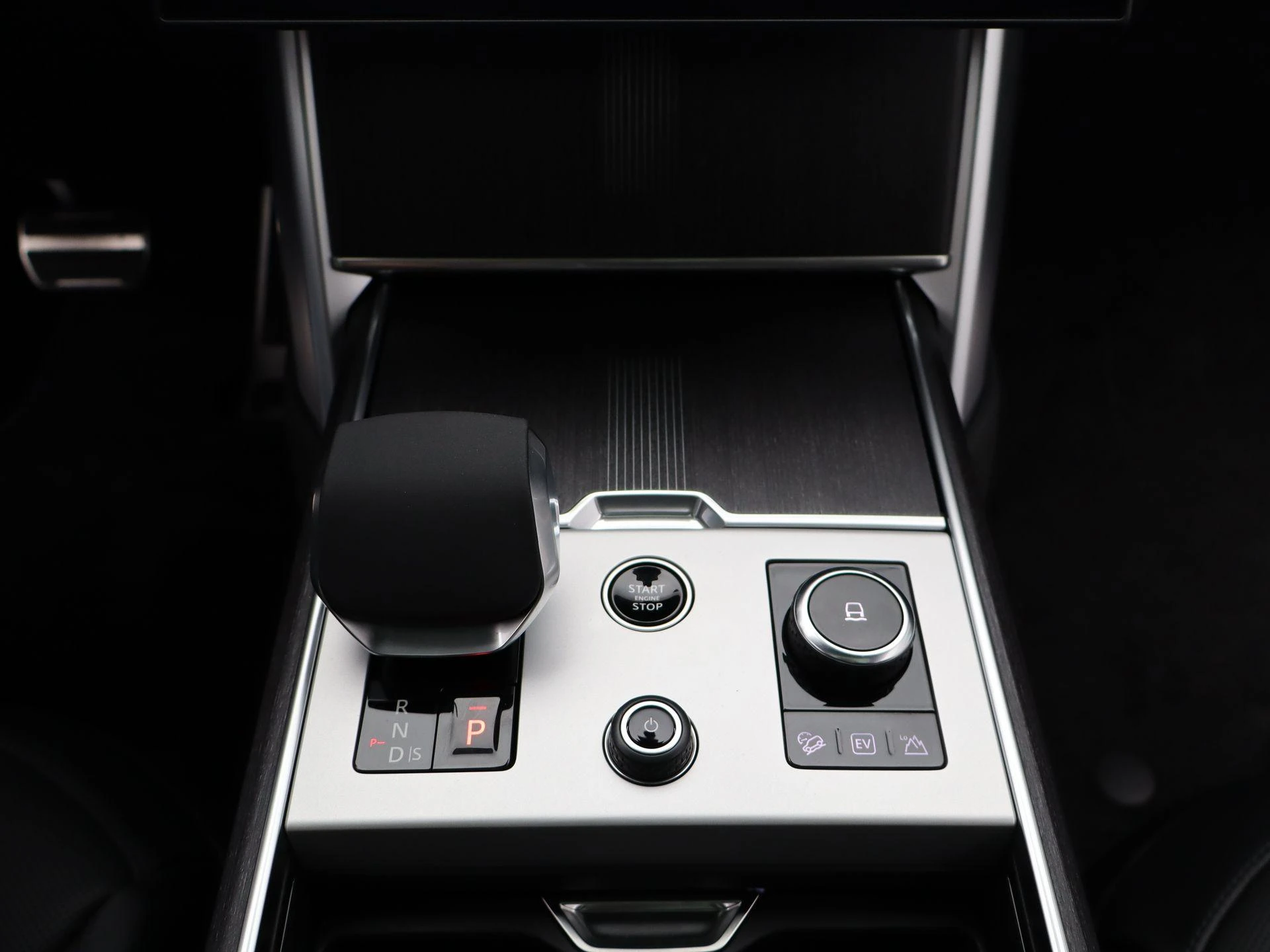 Land Rover-Range Rover-image-9